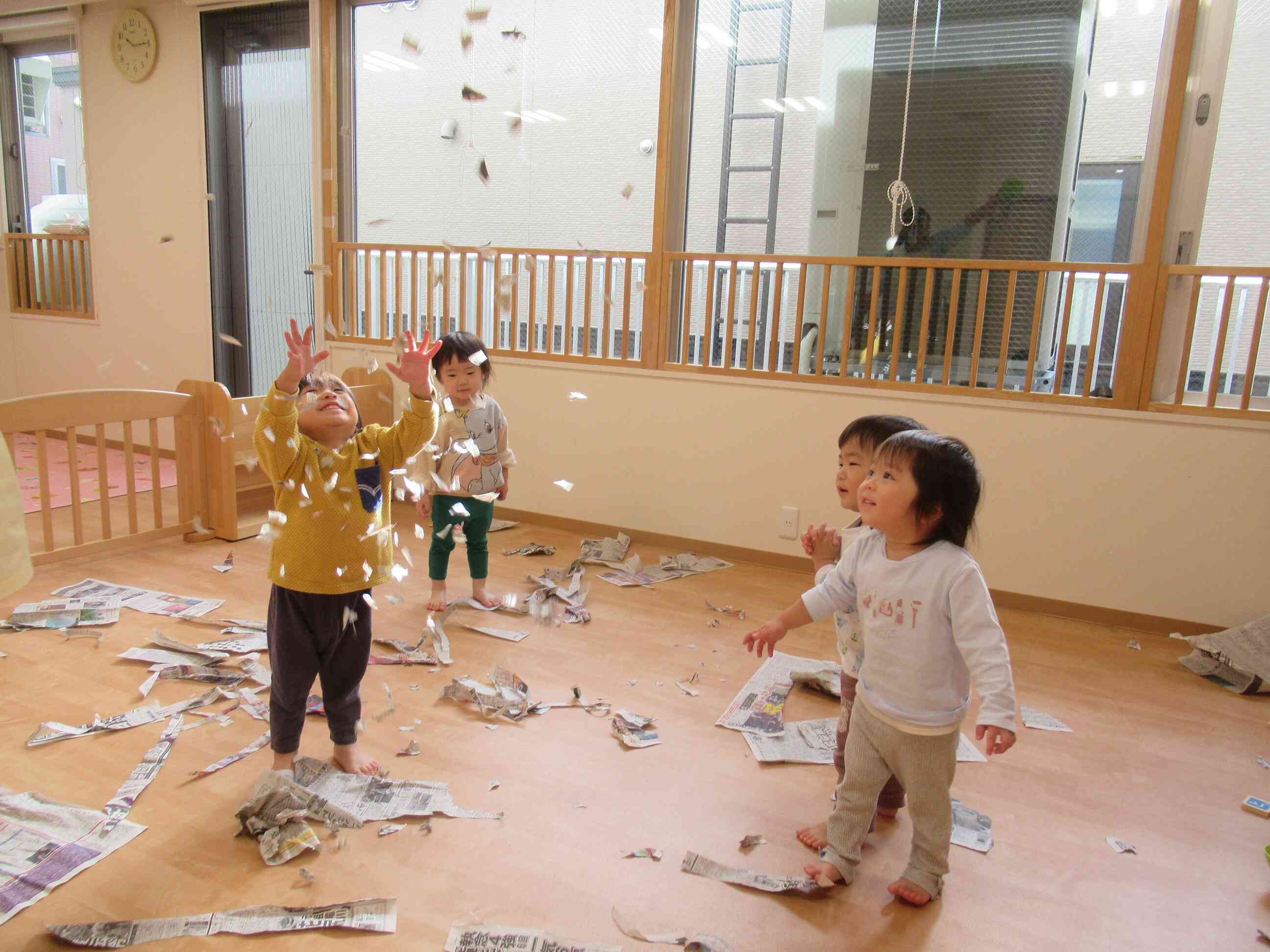 新聞紙が雪に変身