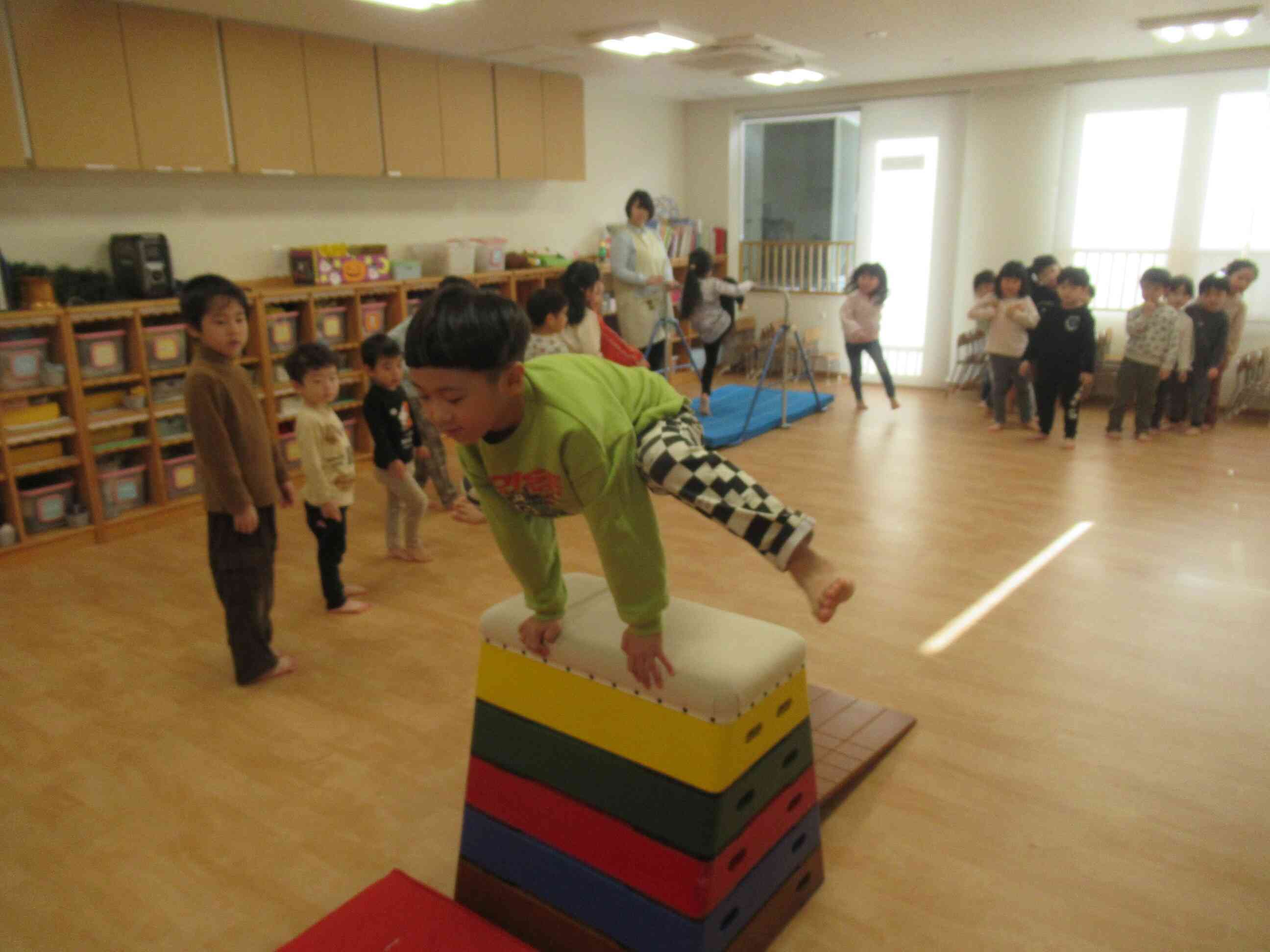 跳び箱はこうやって跳ぶんだよ！