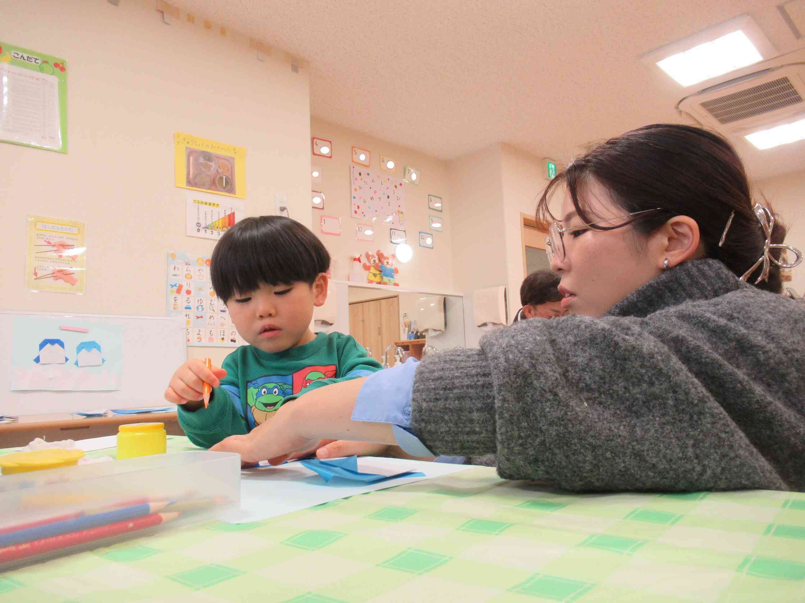 楽しく一緒に製作♪