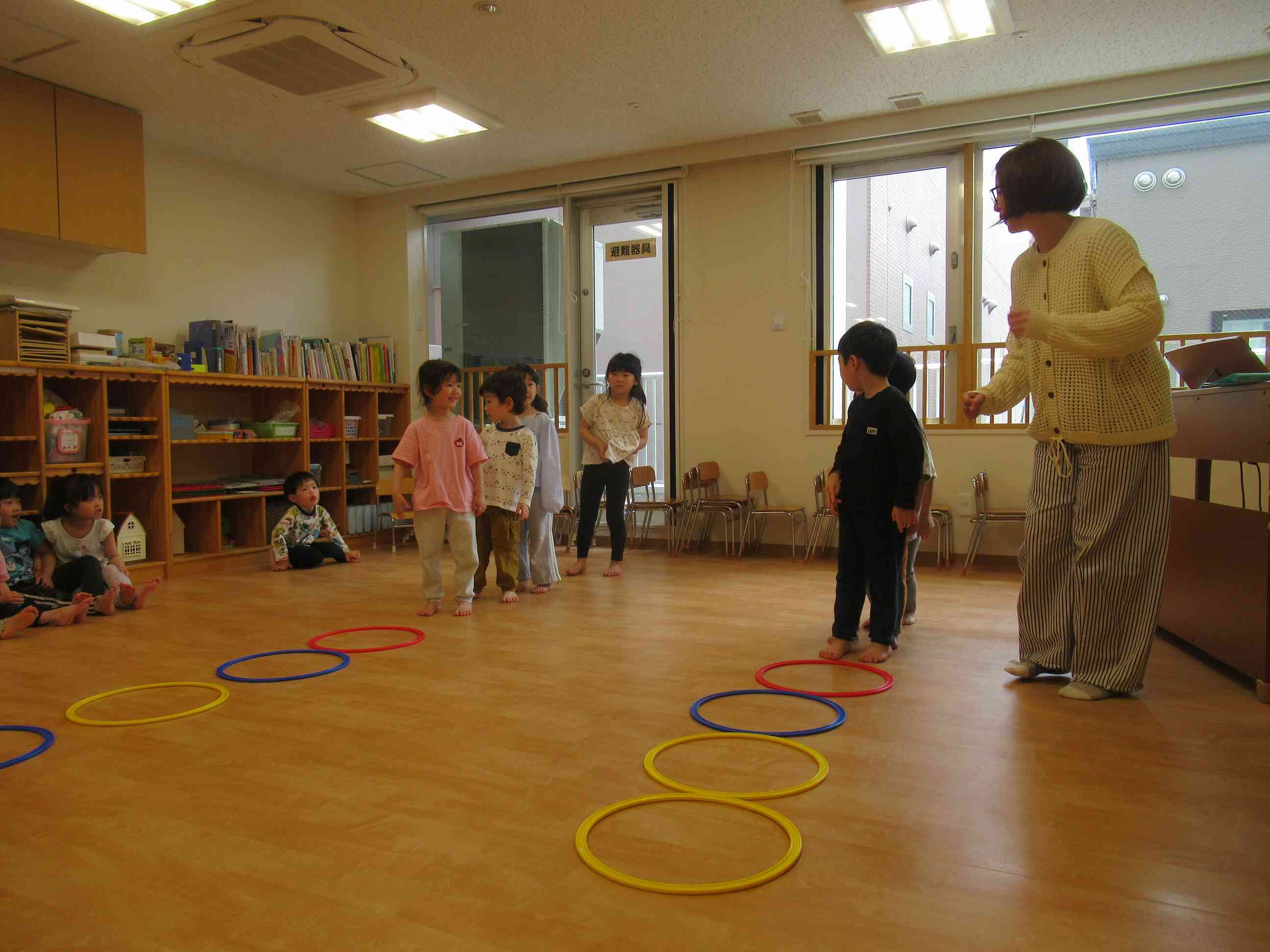 今日はフープの中をジャンプ！！
