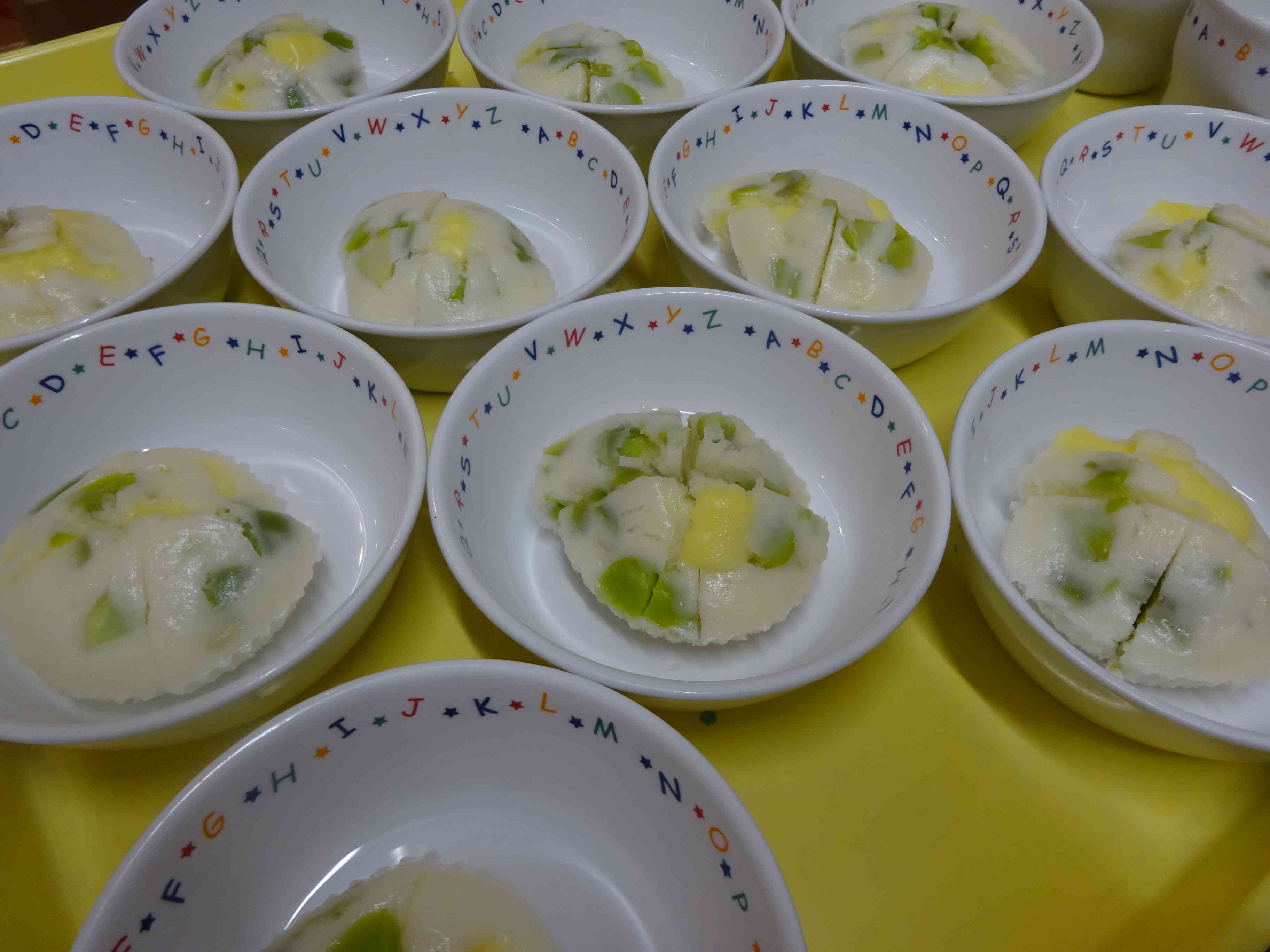 おやつにそら豆のチーズ蒸しパンを提供しました☆