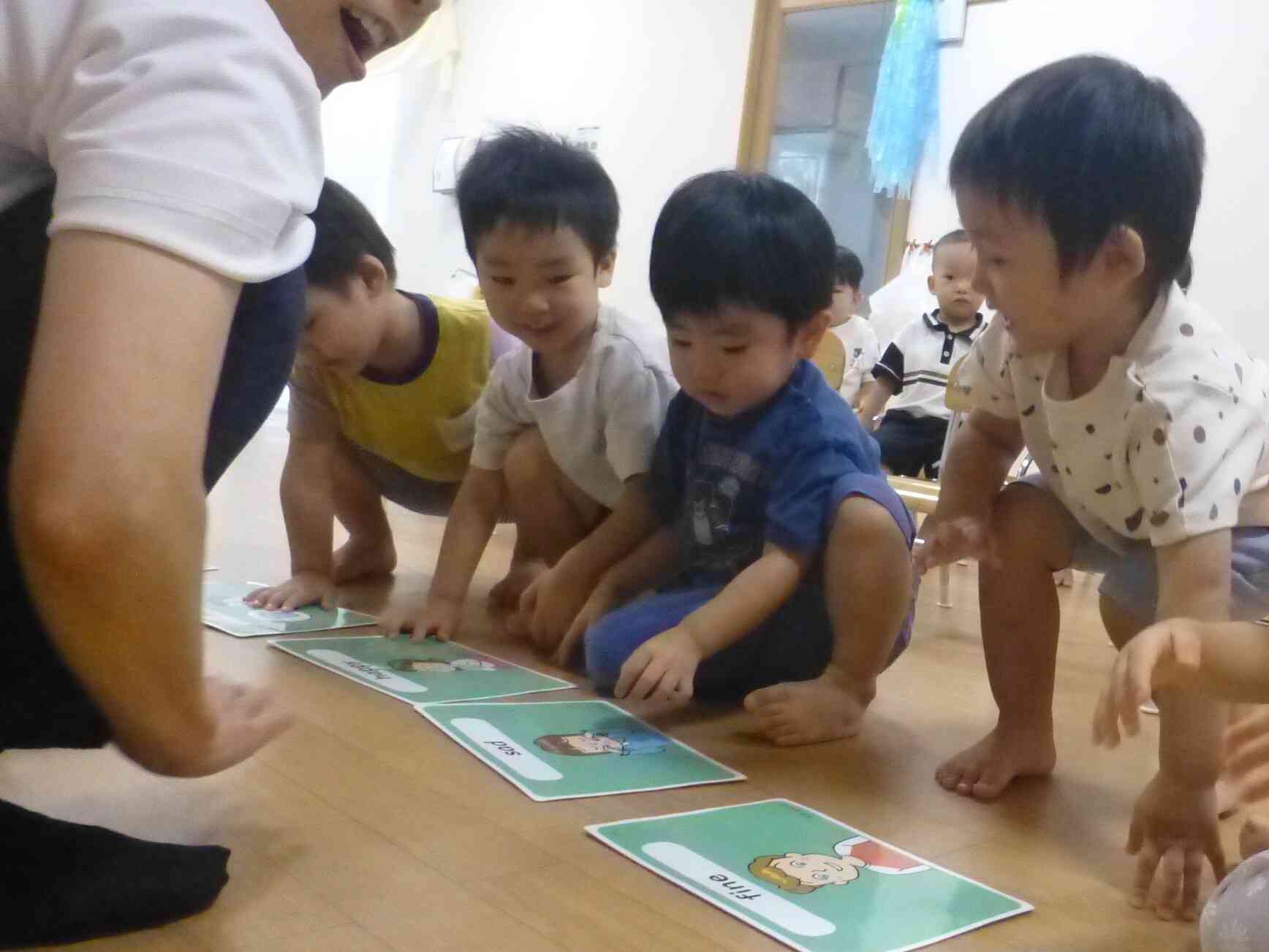 子育てひろば・英語レッスン♪