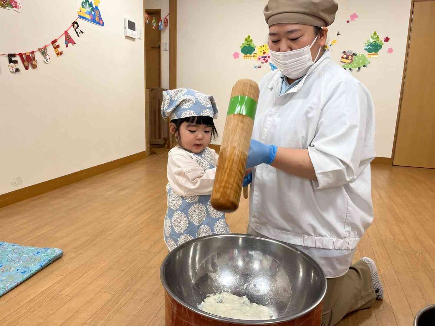 子育てひろば・食育『もちつき』