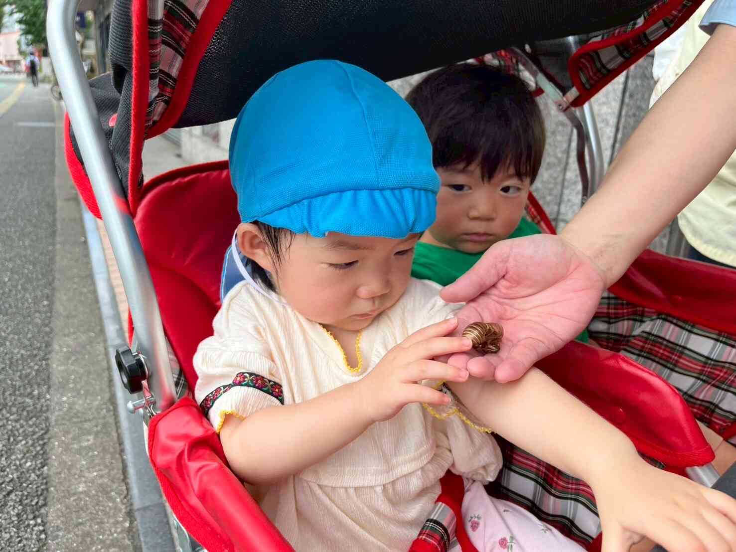 ちょんちょんっ♪