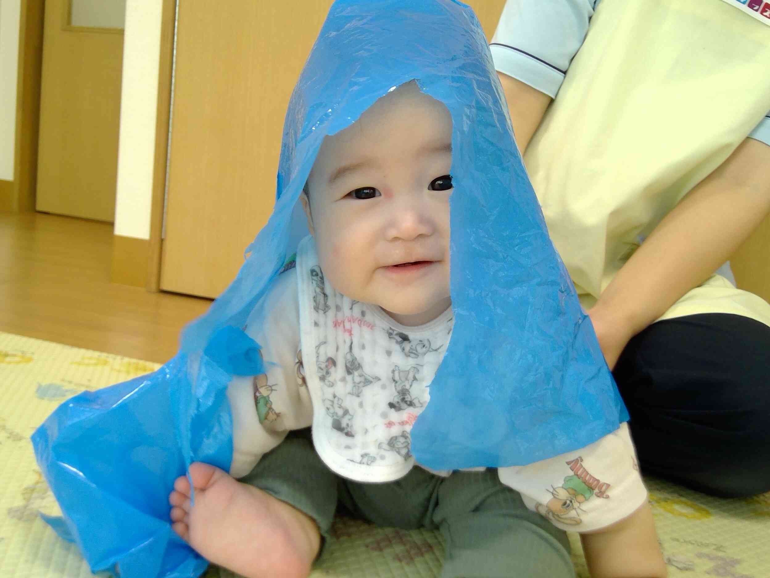 ビニールで頭巾になったよ♡