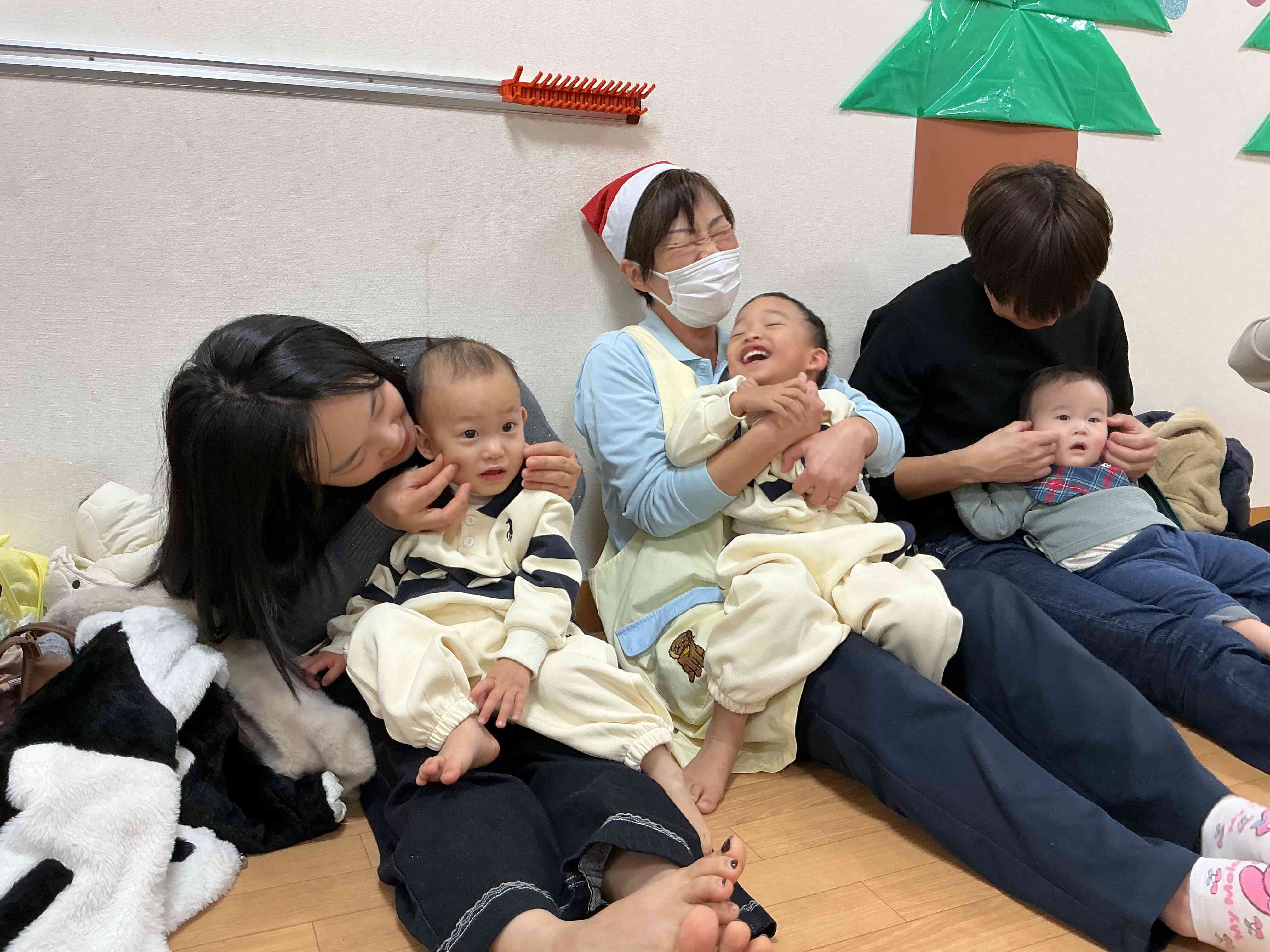 お家の人と触れ合い遊び♪