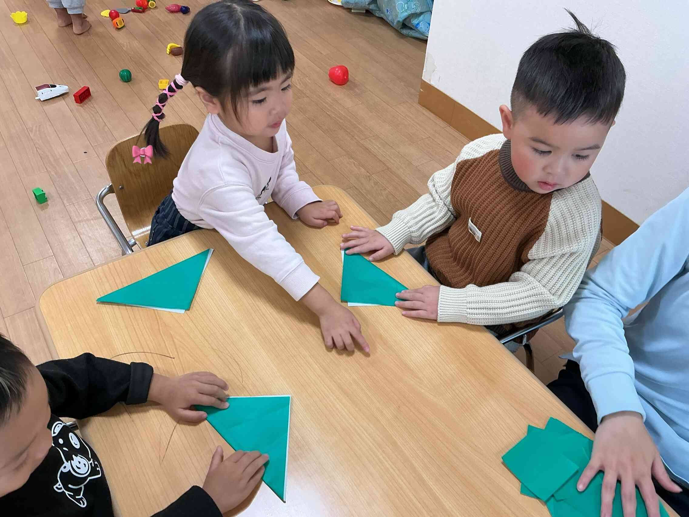 2歳児のお友だちはどんな製作をしたのかな？
