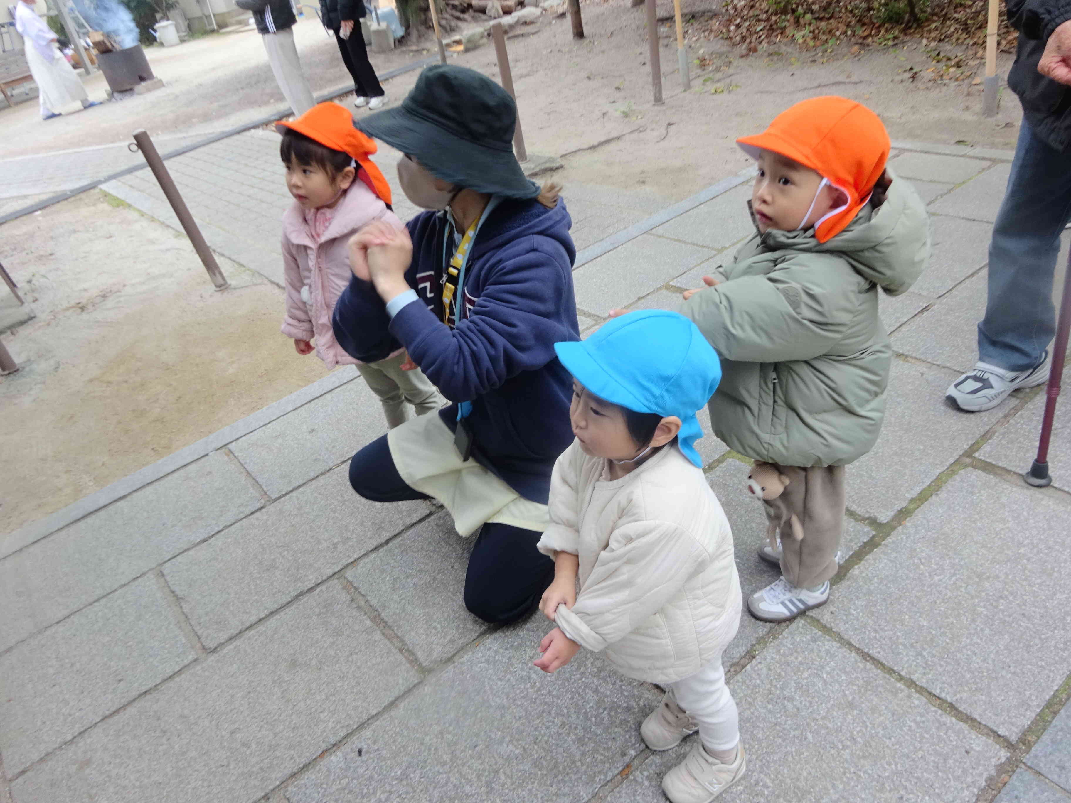 前の人を見て練習中！