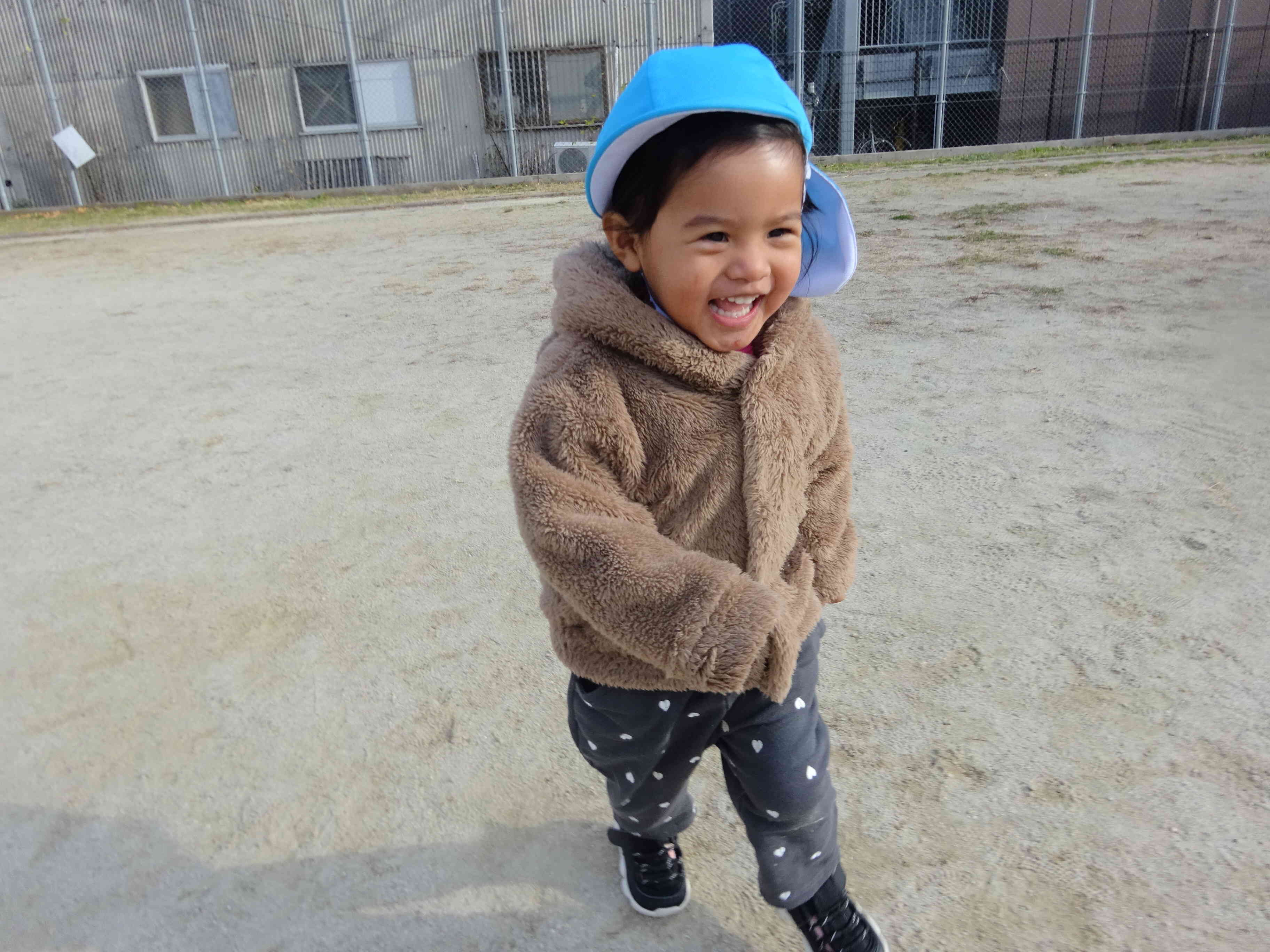 まてまて～！！　先生と追いかけっこ☆