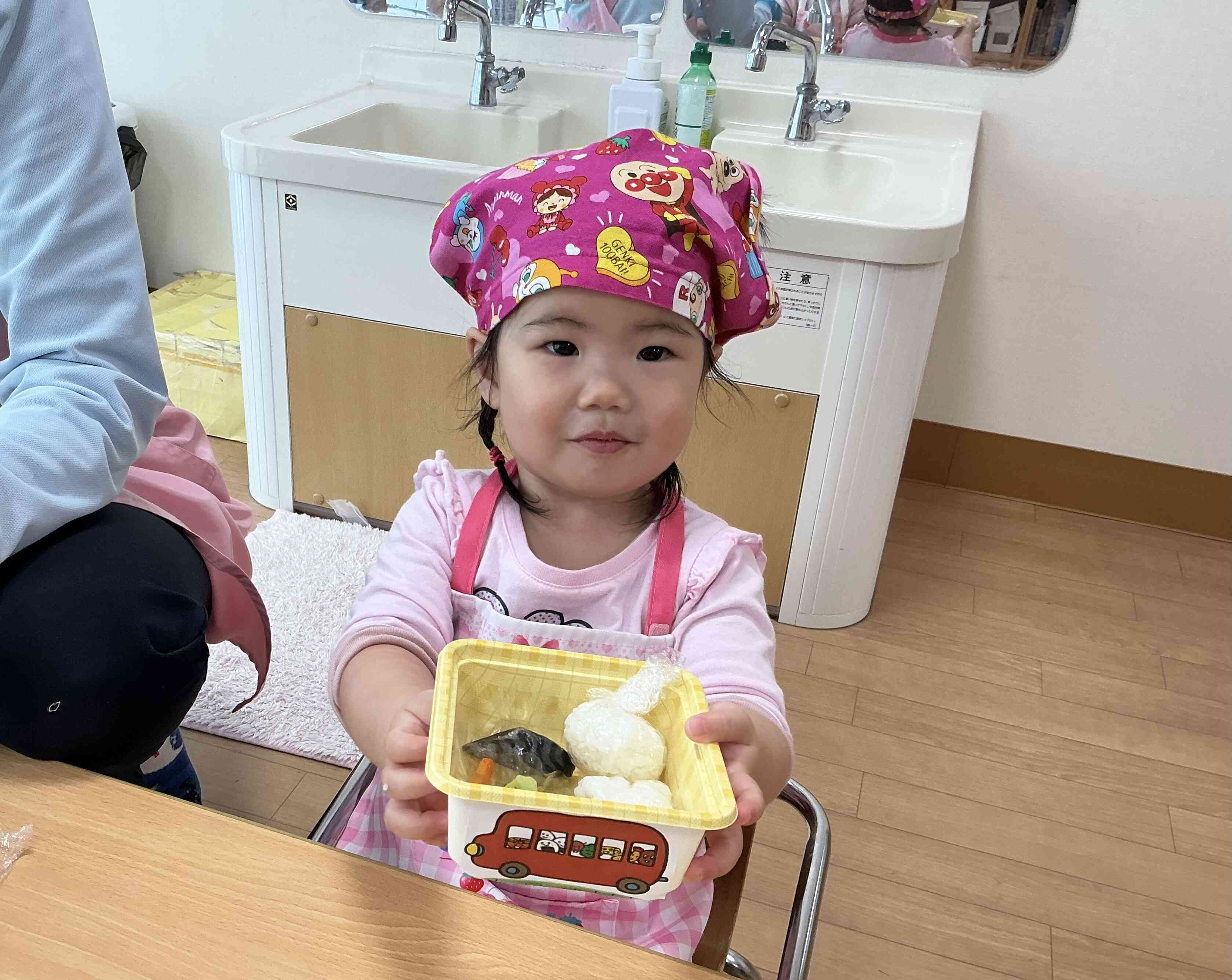 「おべんとうバス」のお弁当箱に入れたよ⭐︎