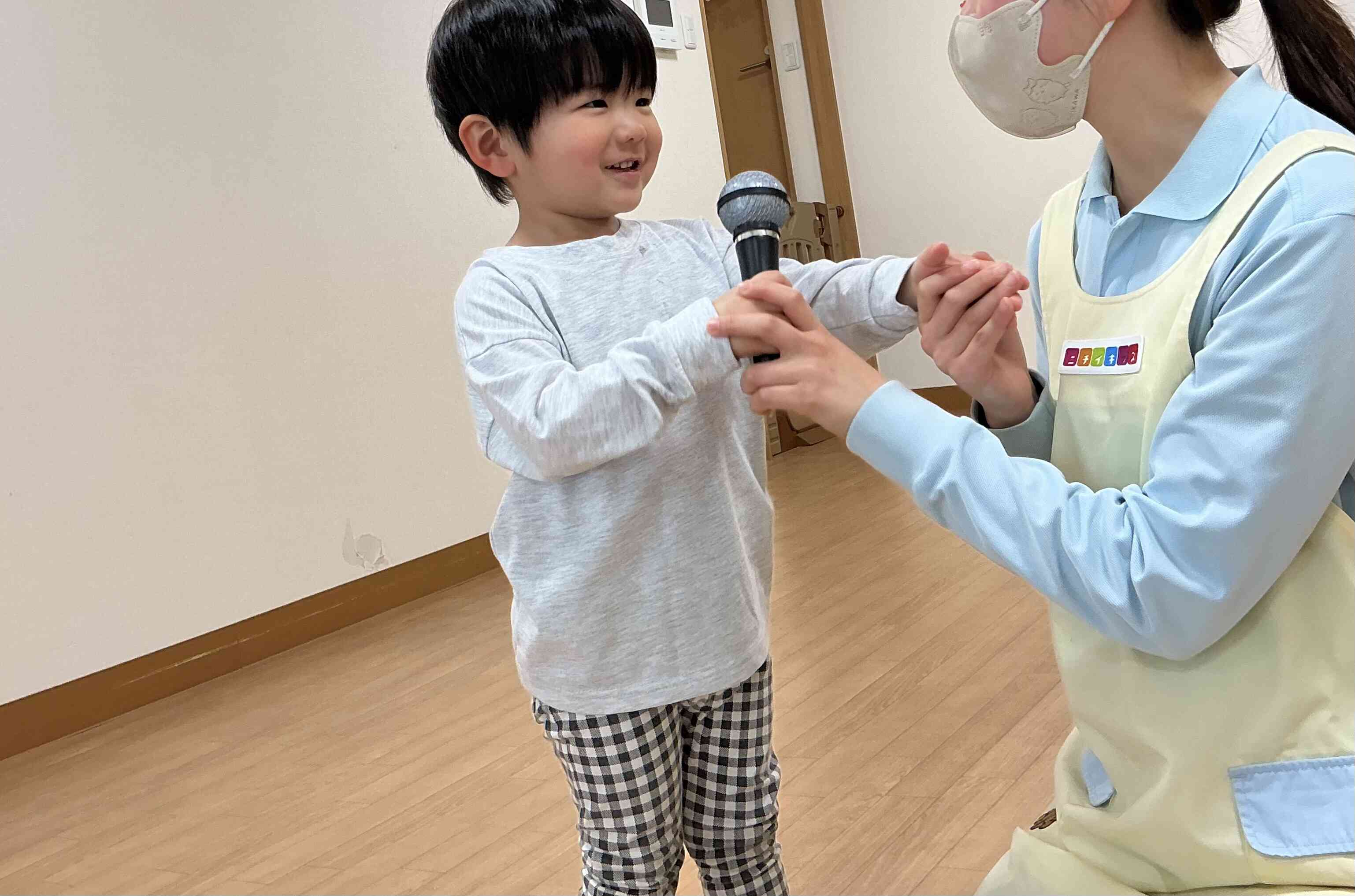 少し緊張しつつも自分で自己紹介！