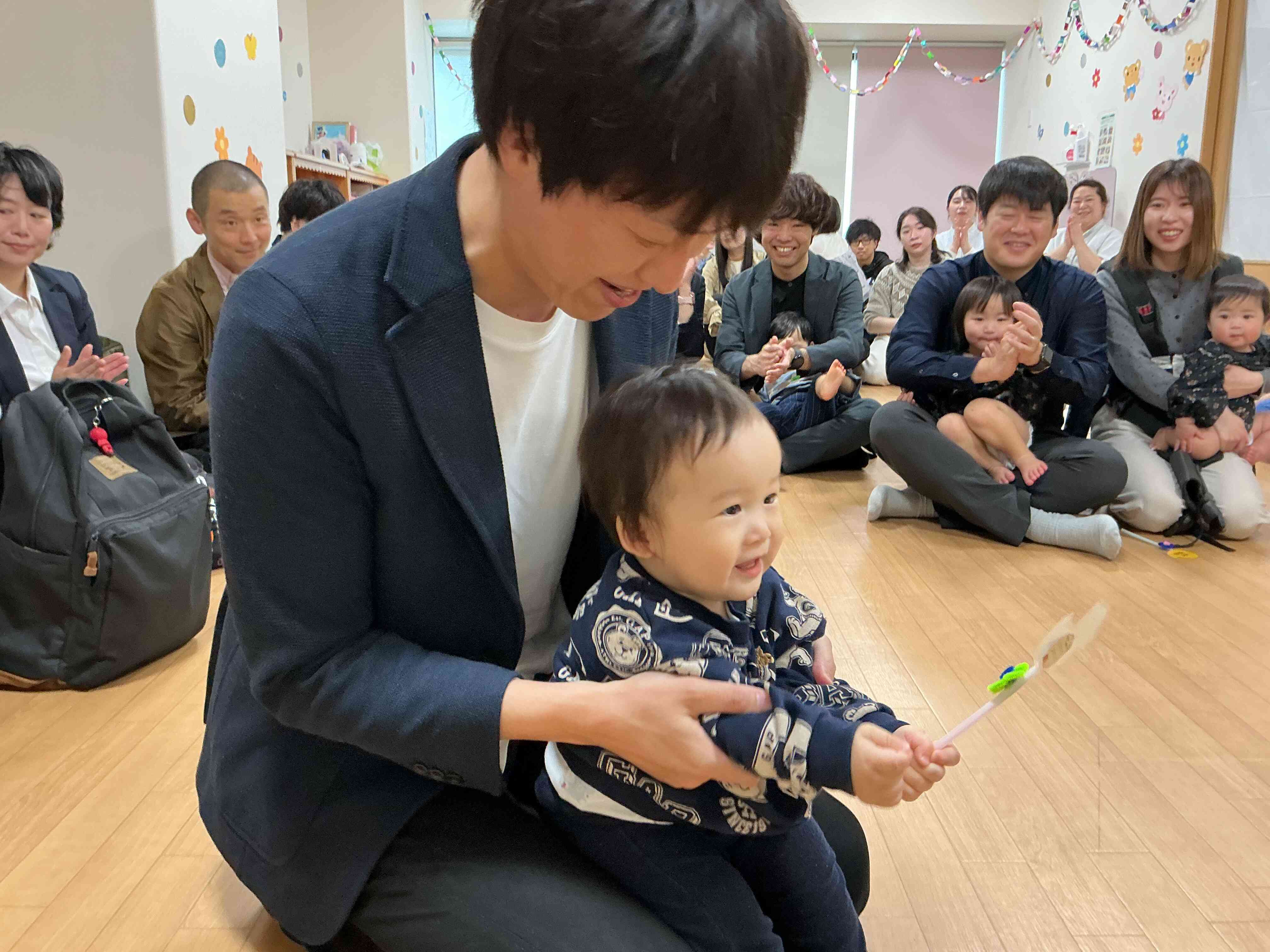 お花のプレゼントににっこり笑顔♡