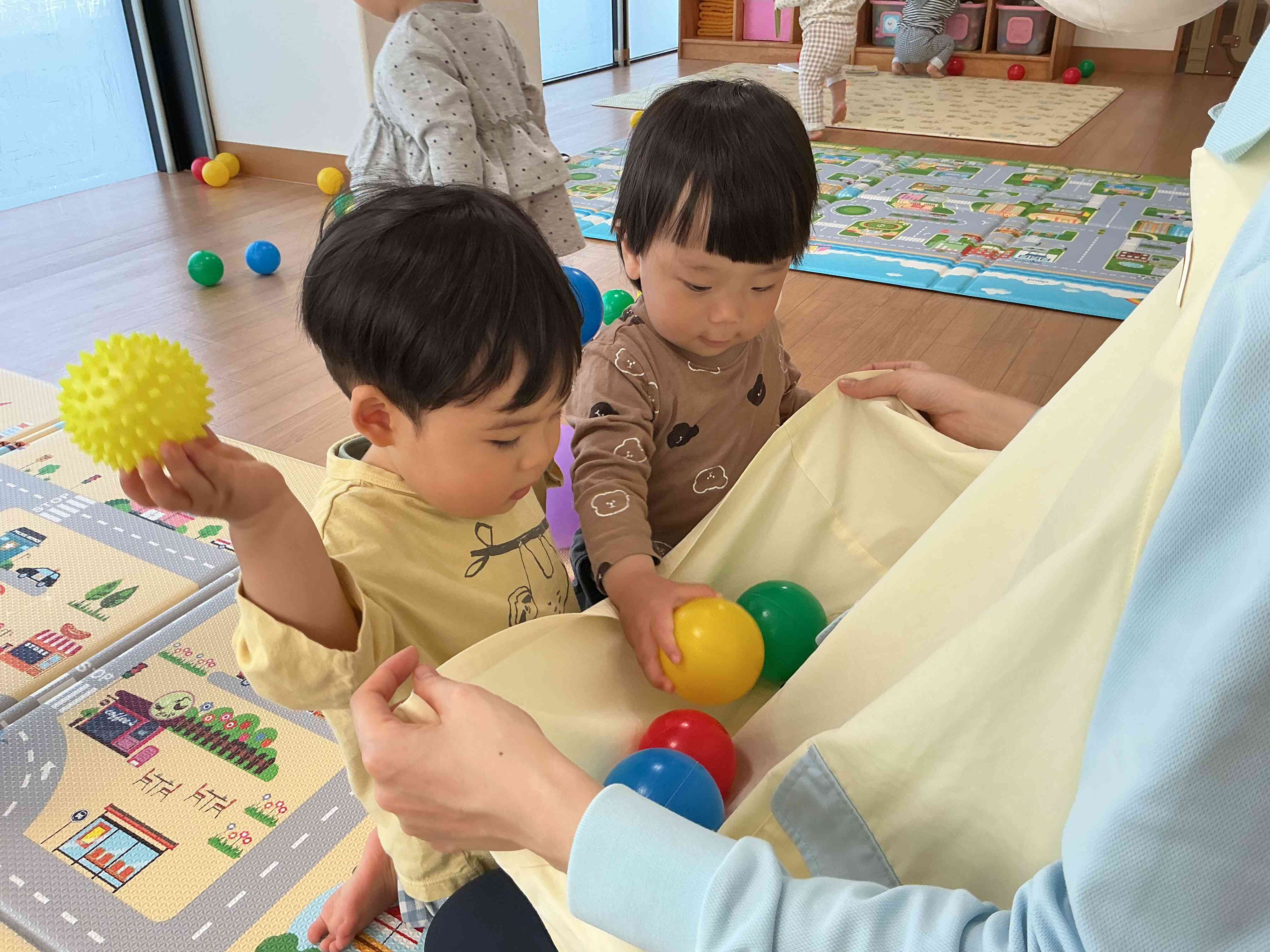 ボールを集めるぞ〜!