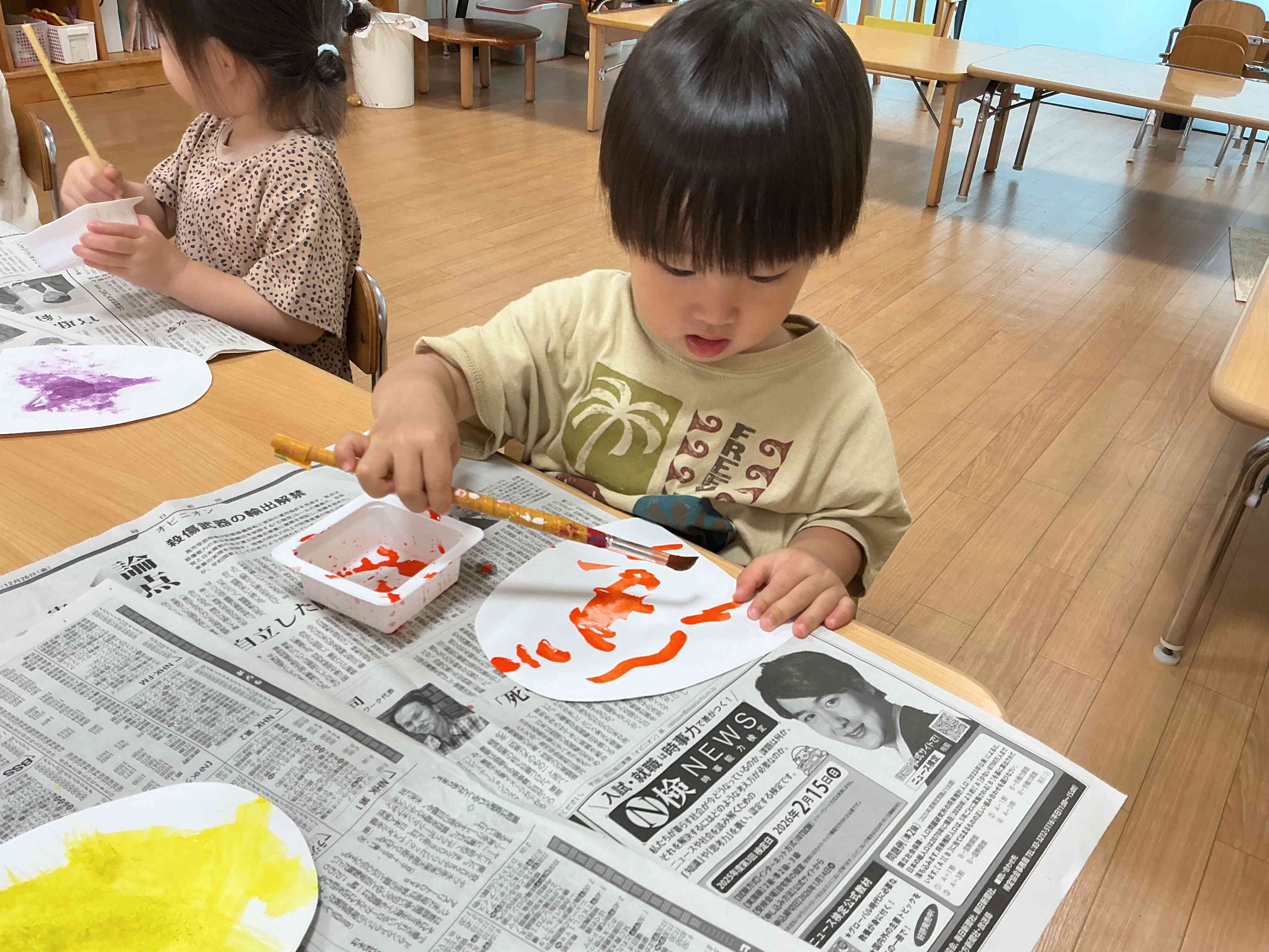 絵の具で製作♪