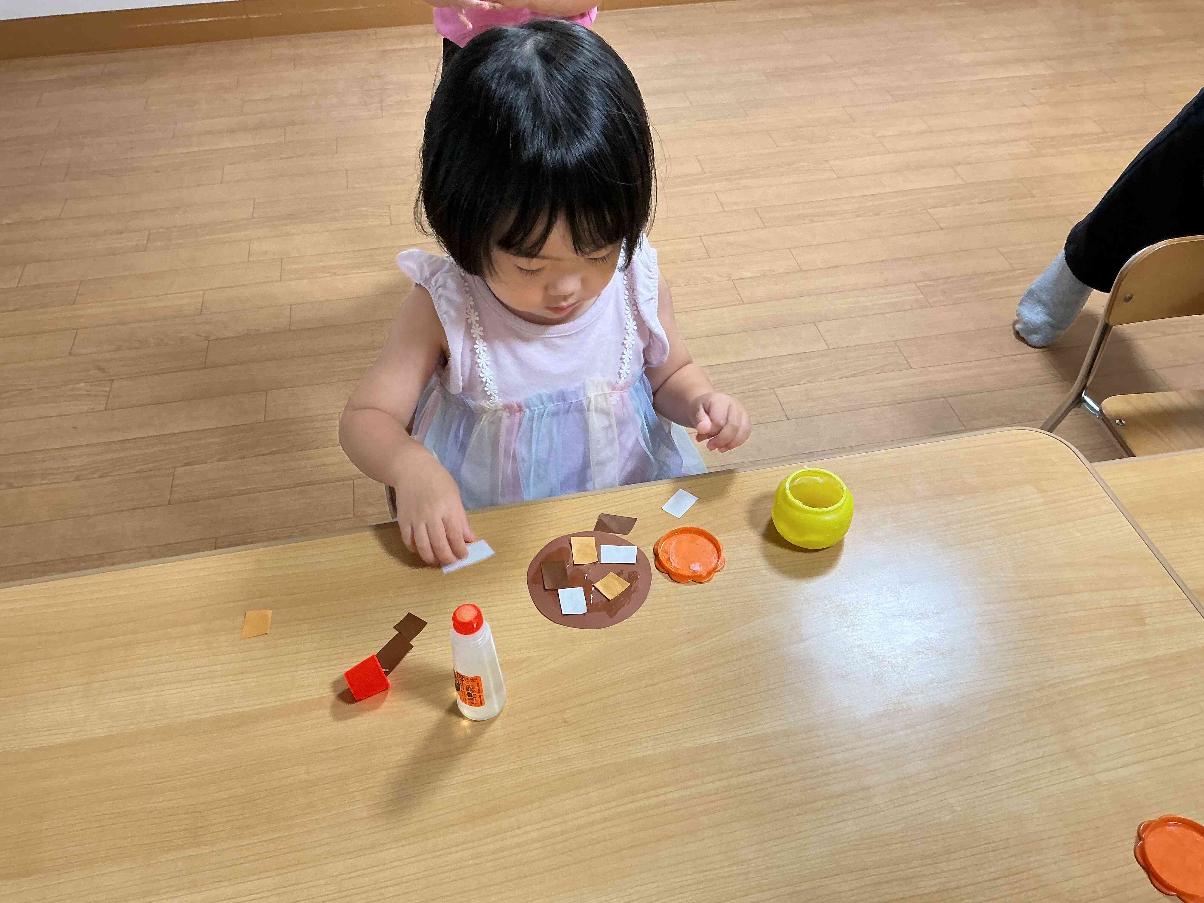 のりでペタペタッ♪