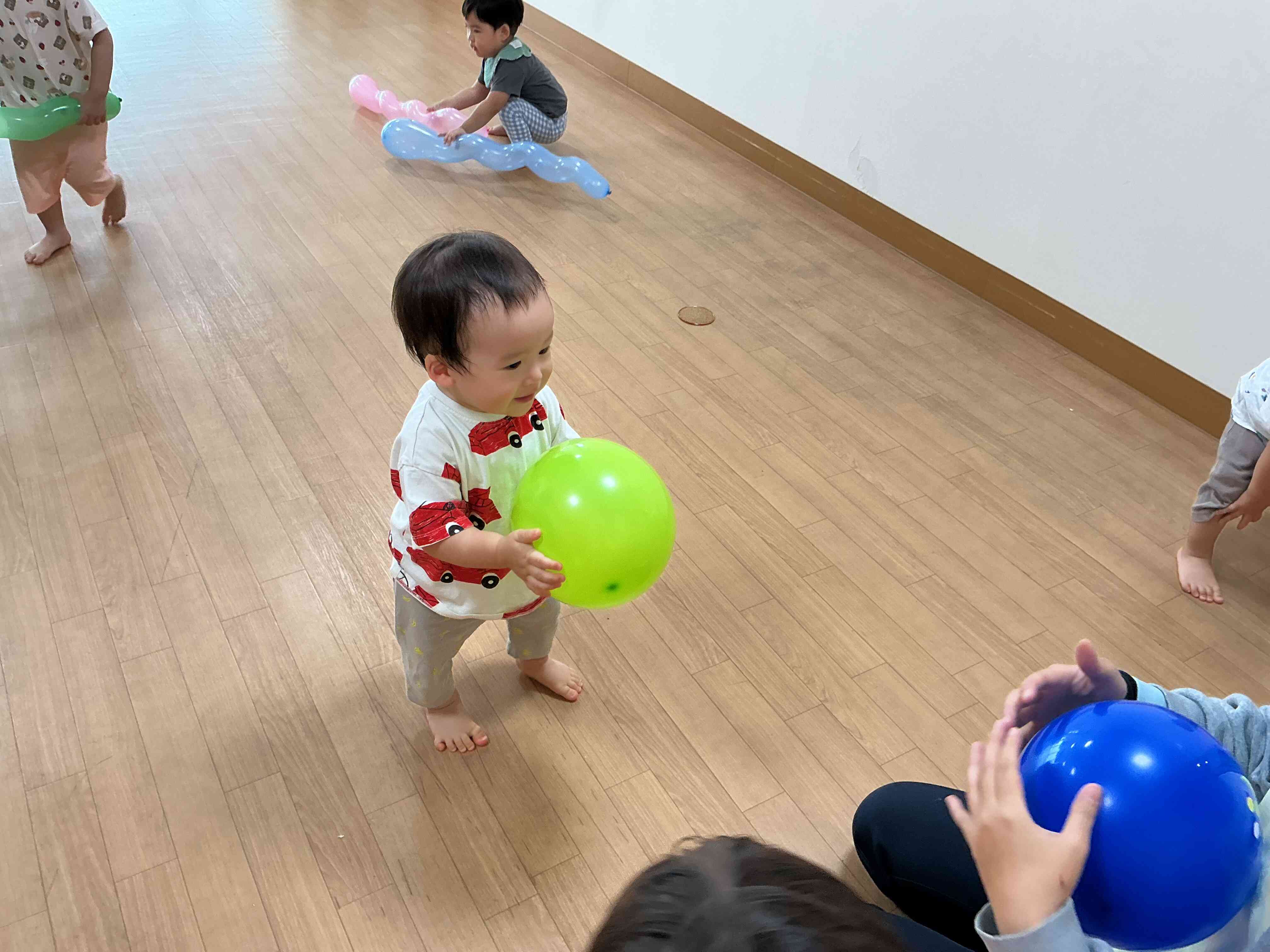 ぽ～んって投げるよ！