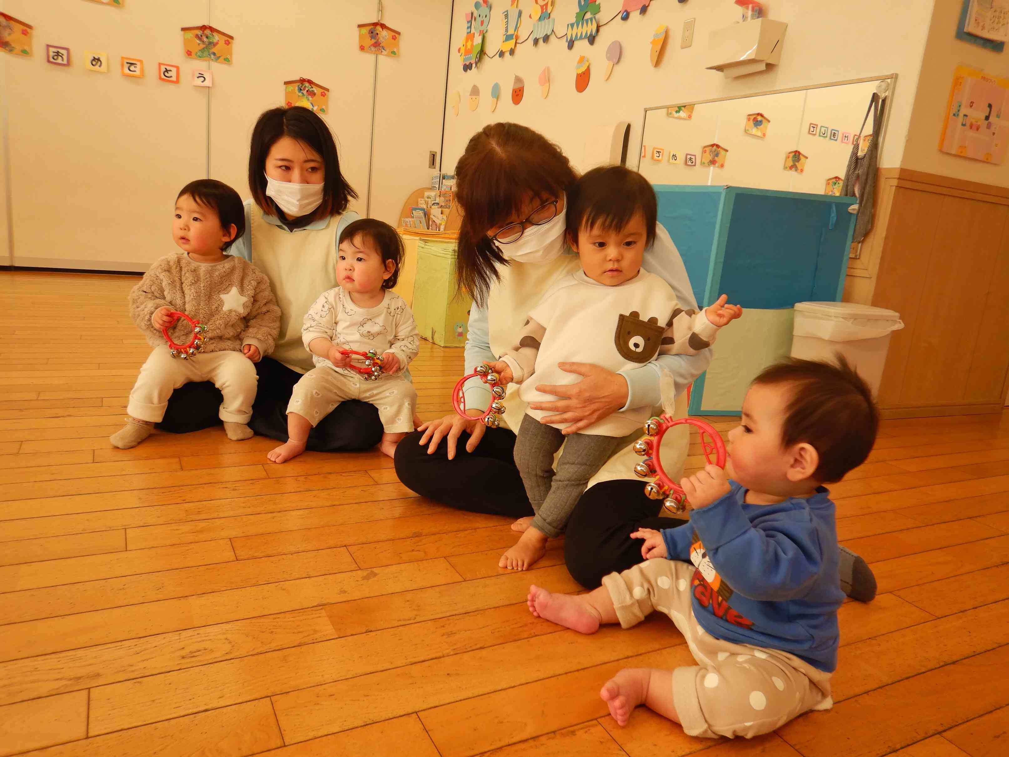 鈴を使って鳴らすのも上手になりました。