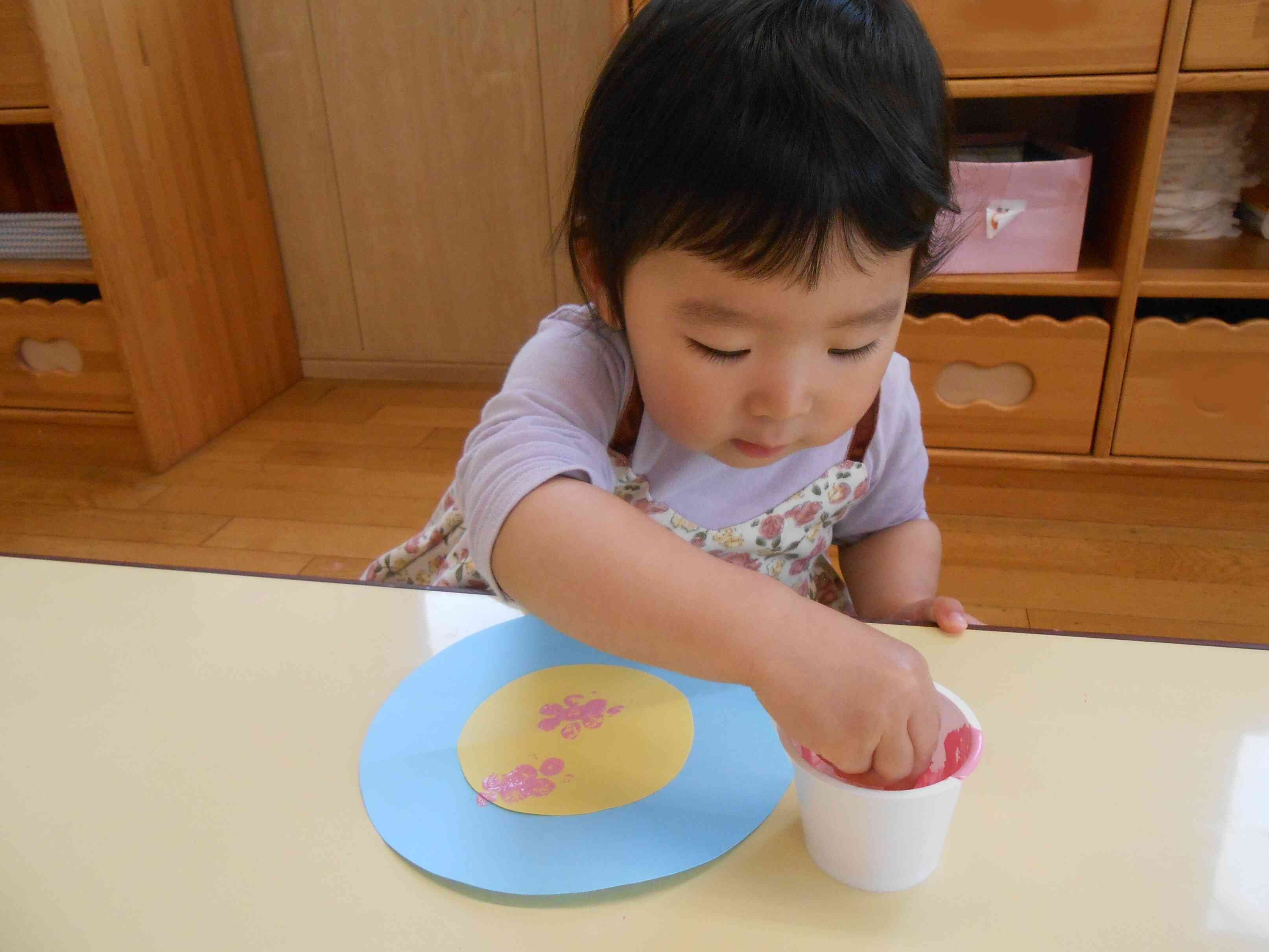 絵の具遊び、慣れてます
