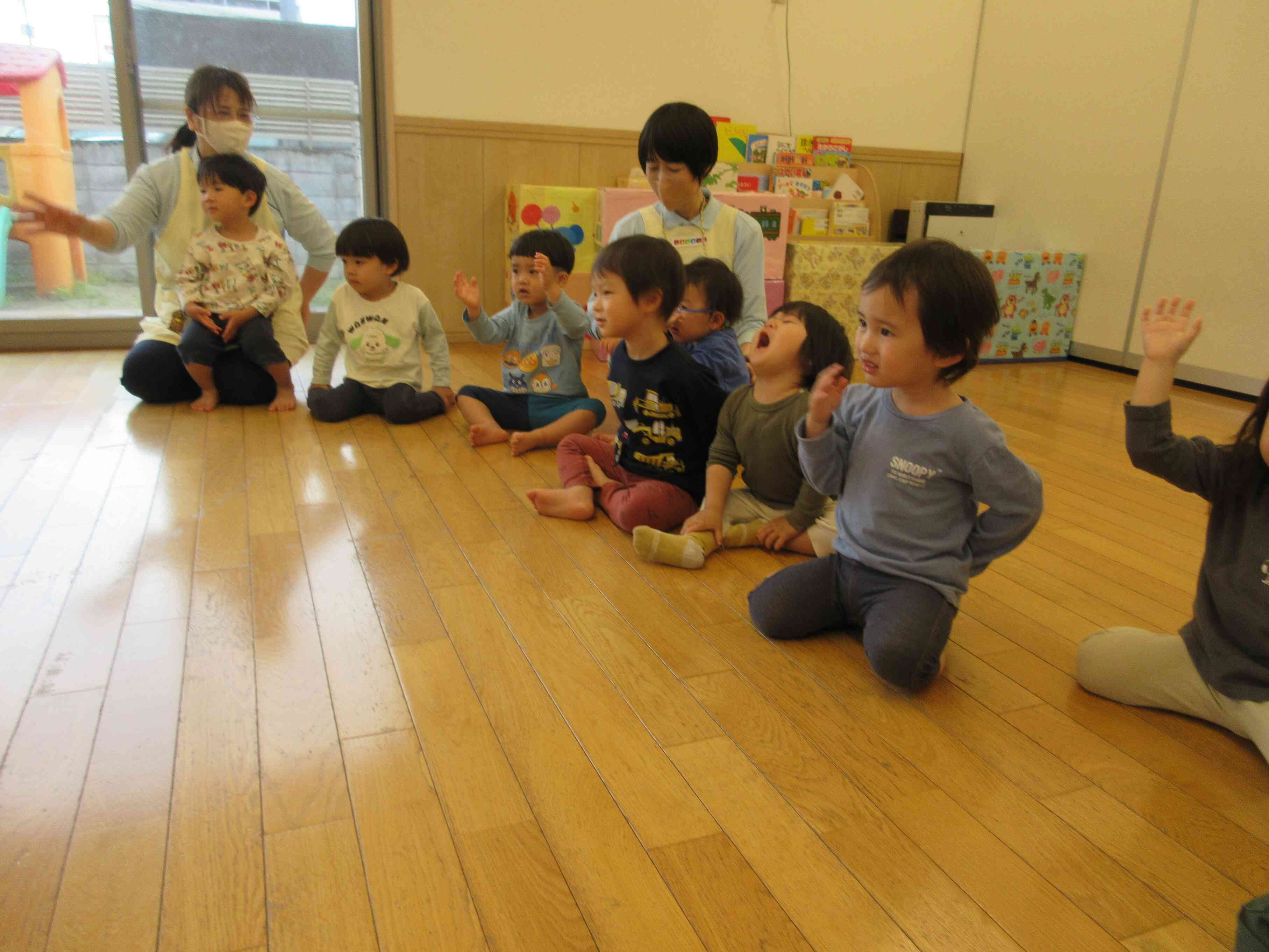 右手と、左手、、、いまどっちだ？