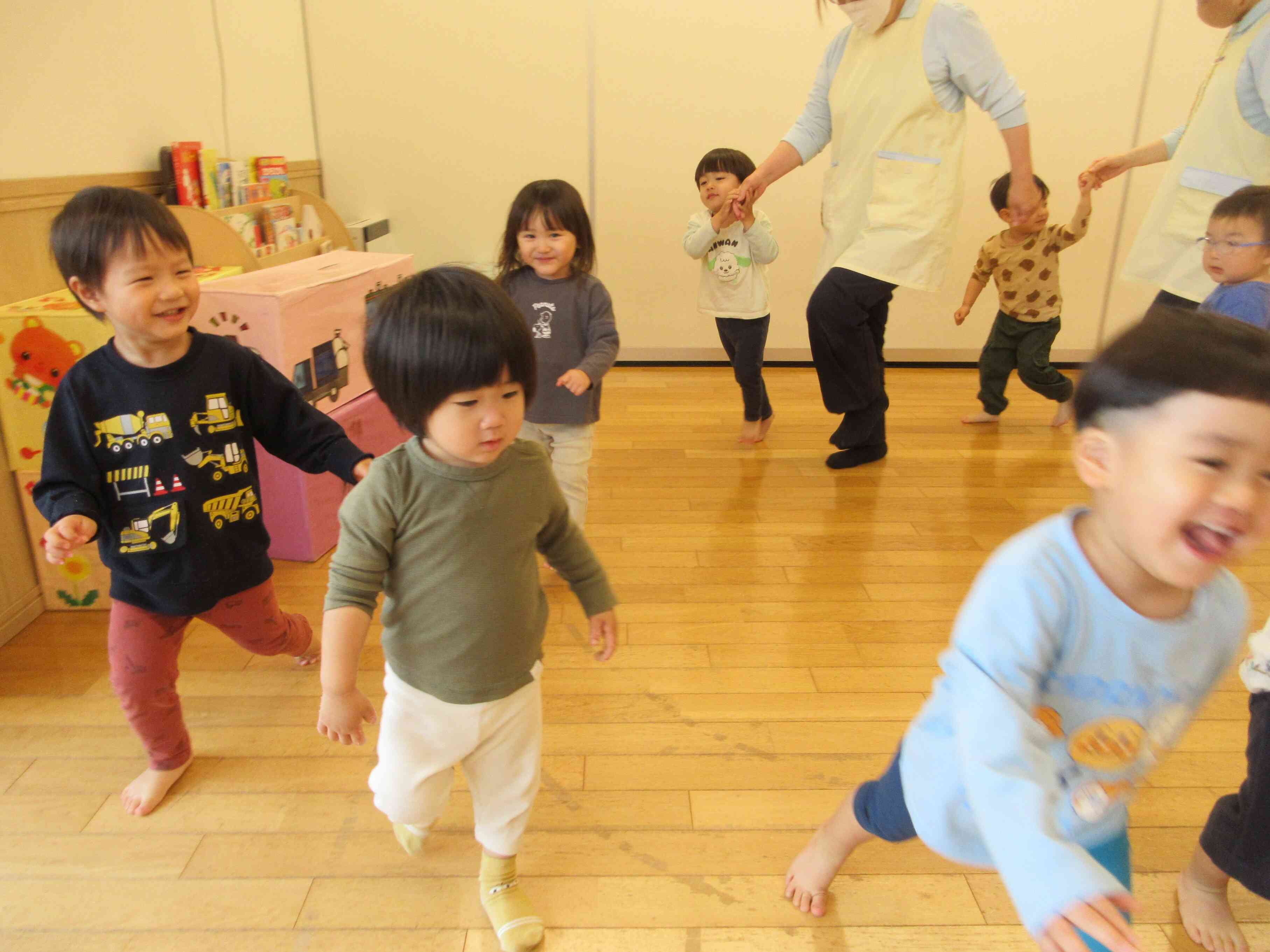 歩いて～歩いて～あれ？走ってるのだ～あれ？