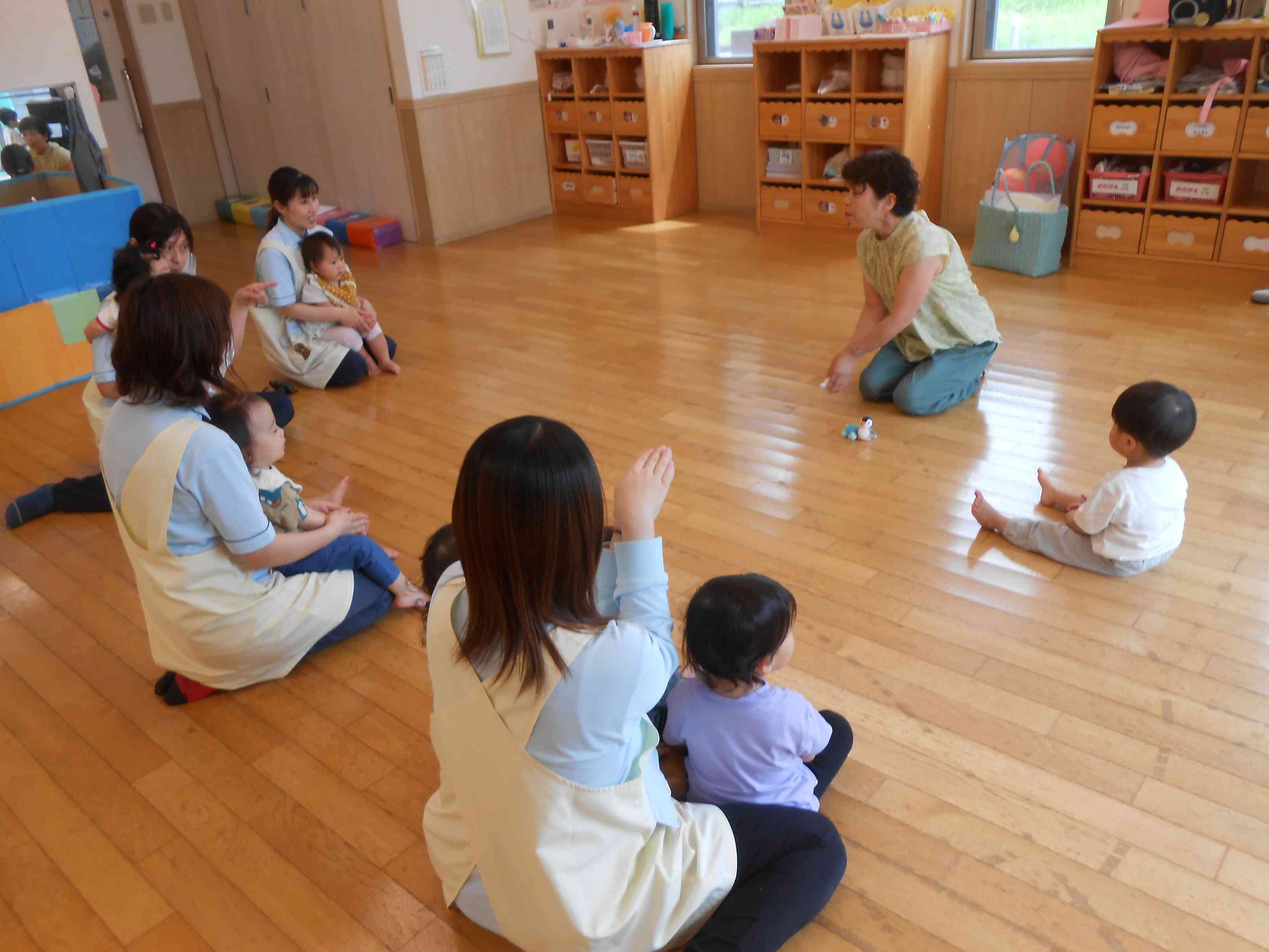 ♪に～ぎり、ぱっちり…次は何がでてくるかな？