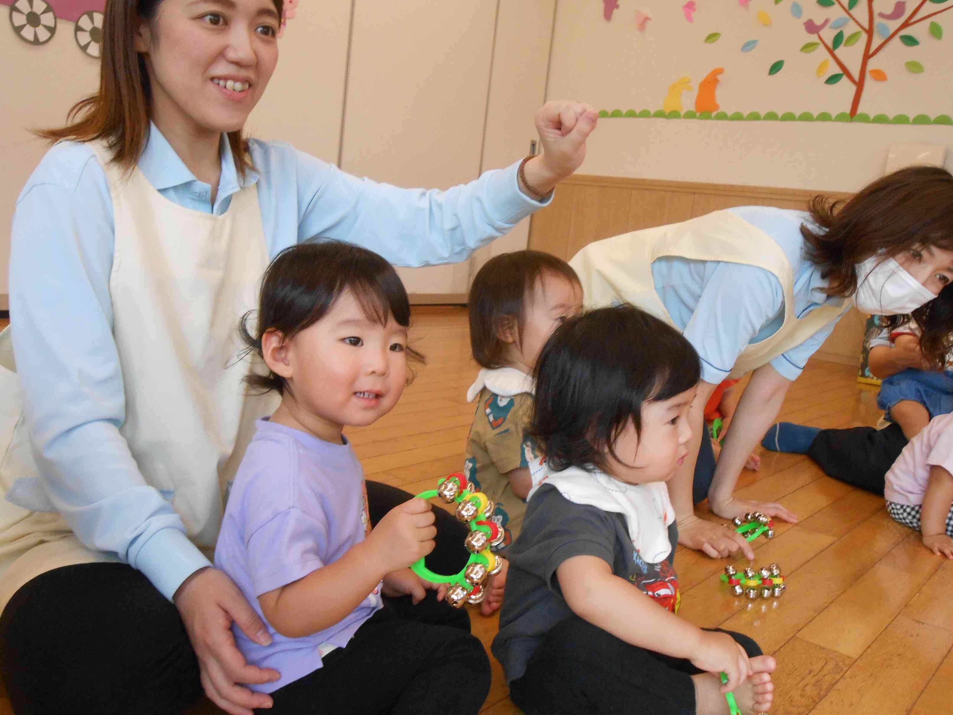 みんな鈴が大好きです