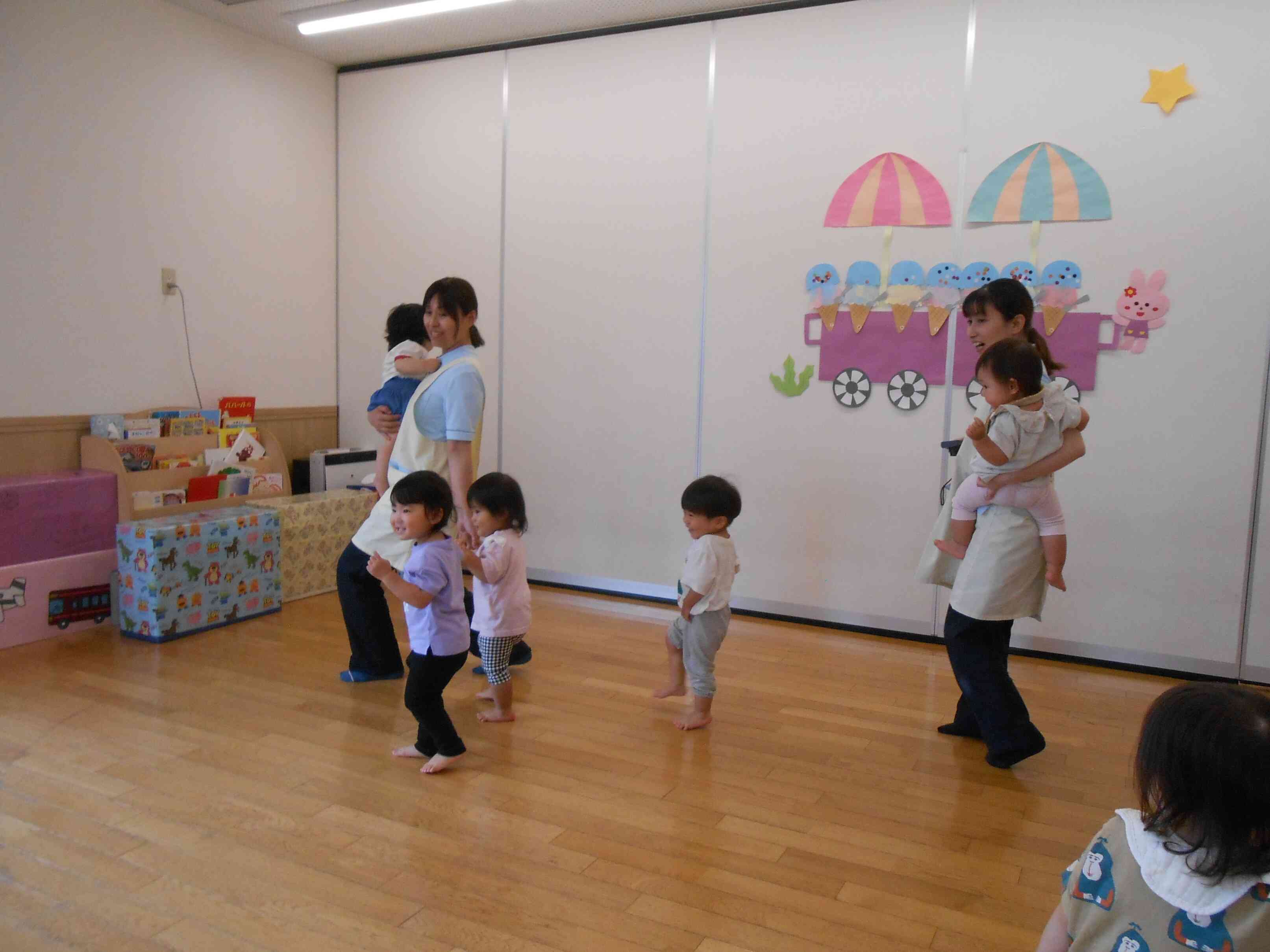 歩いて歩いて♪