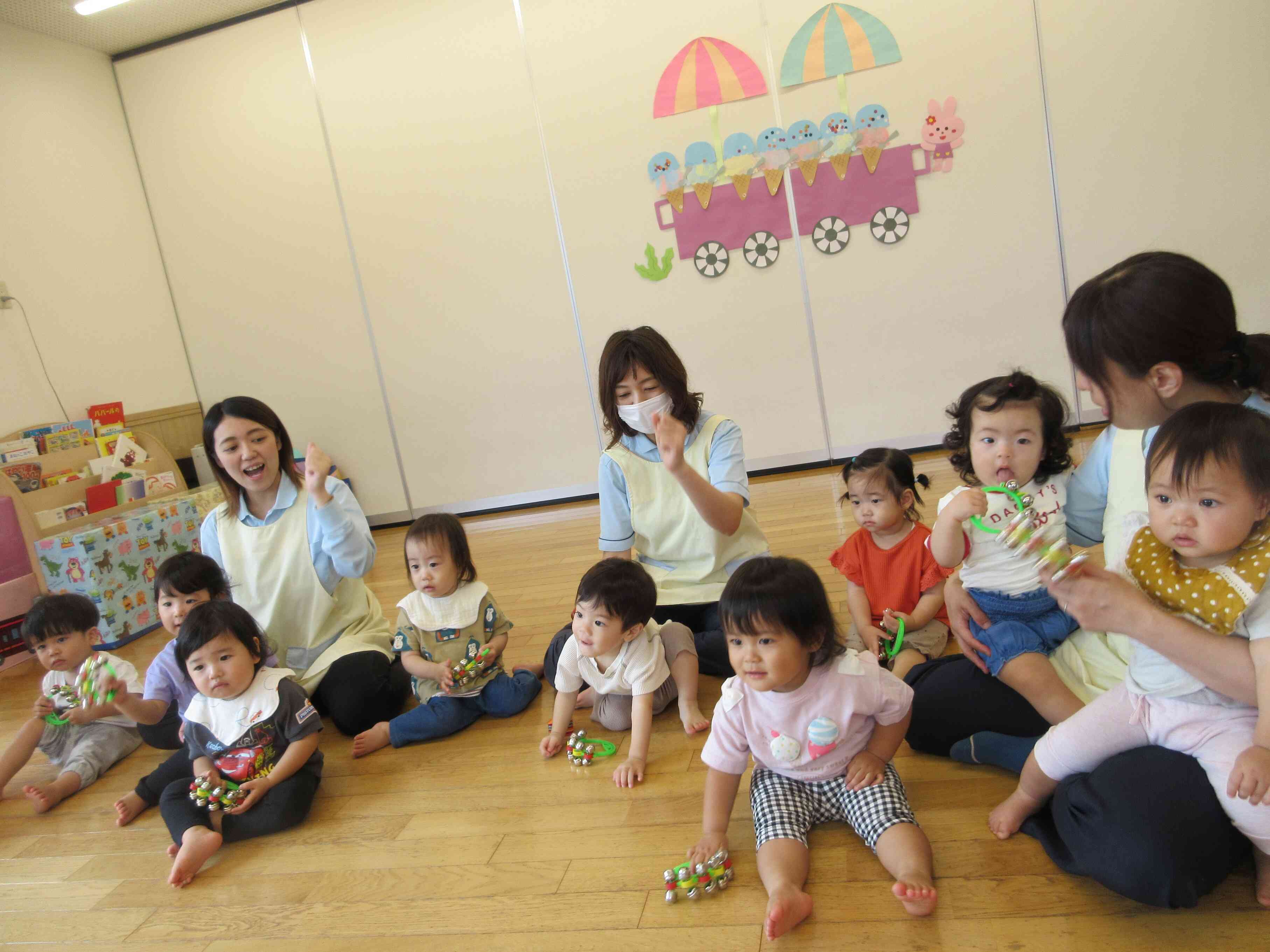 みんなで鈴を鳴らすよ♪