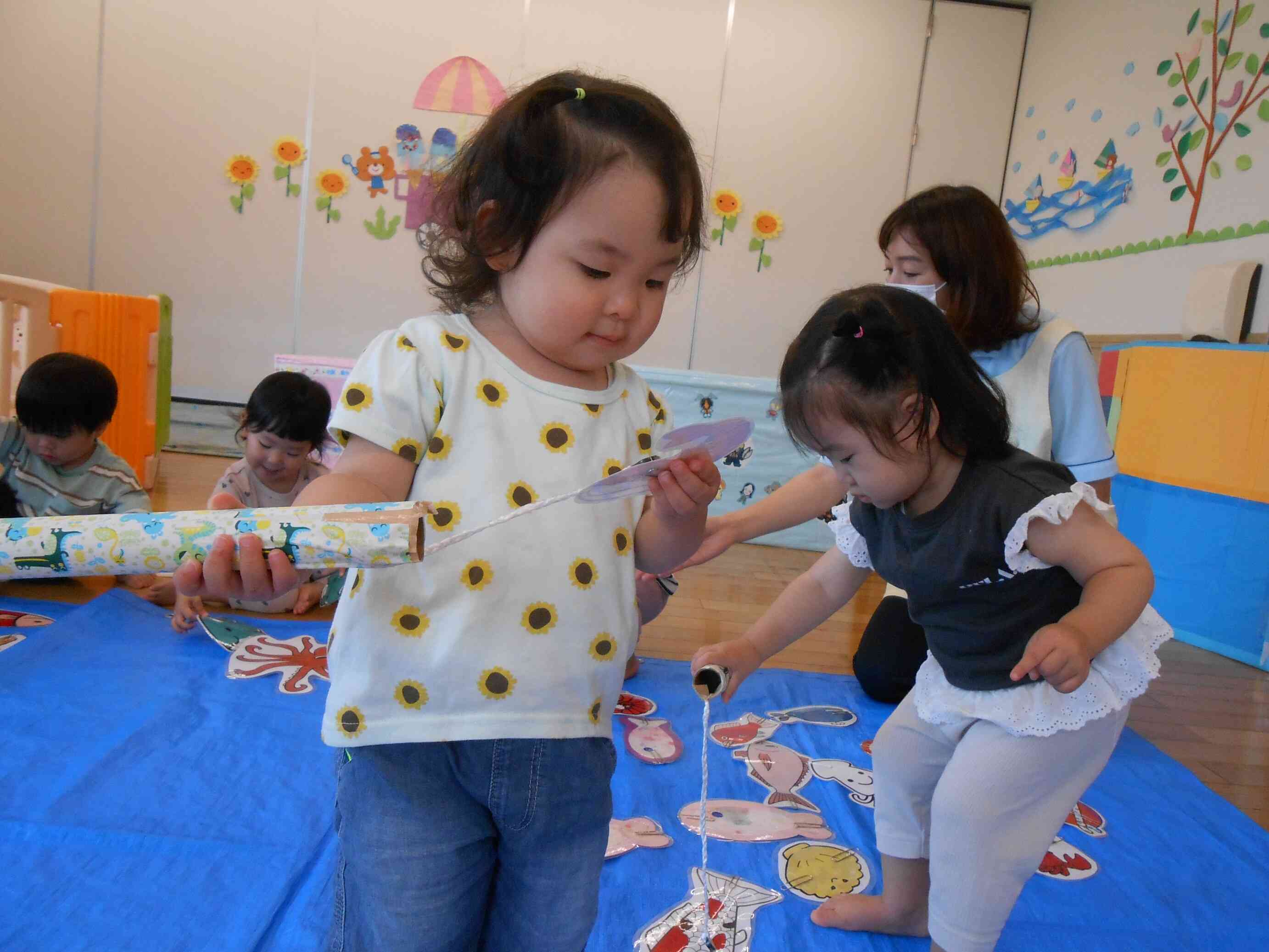 うさぎぐみ（１歳児）魚釣りあそび