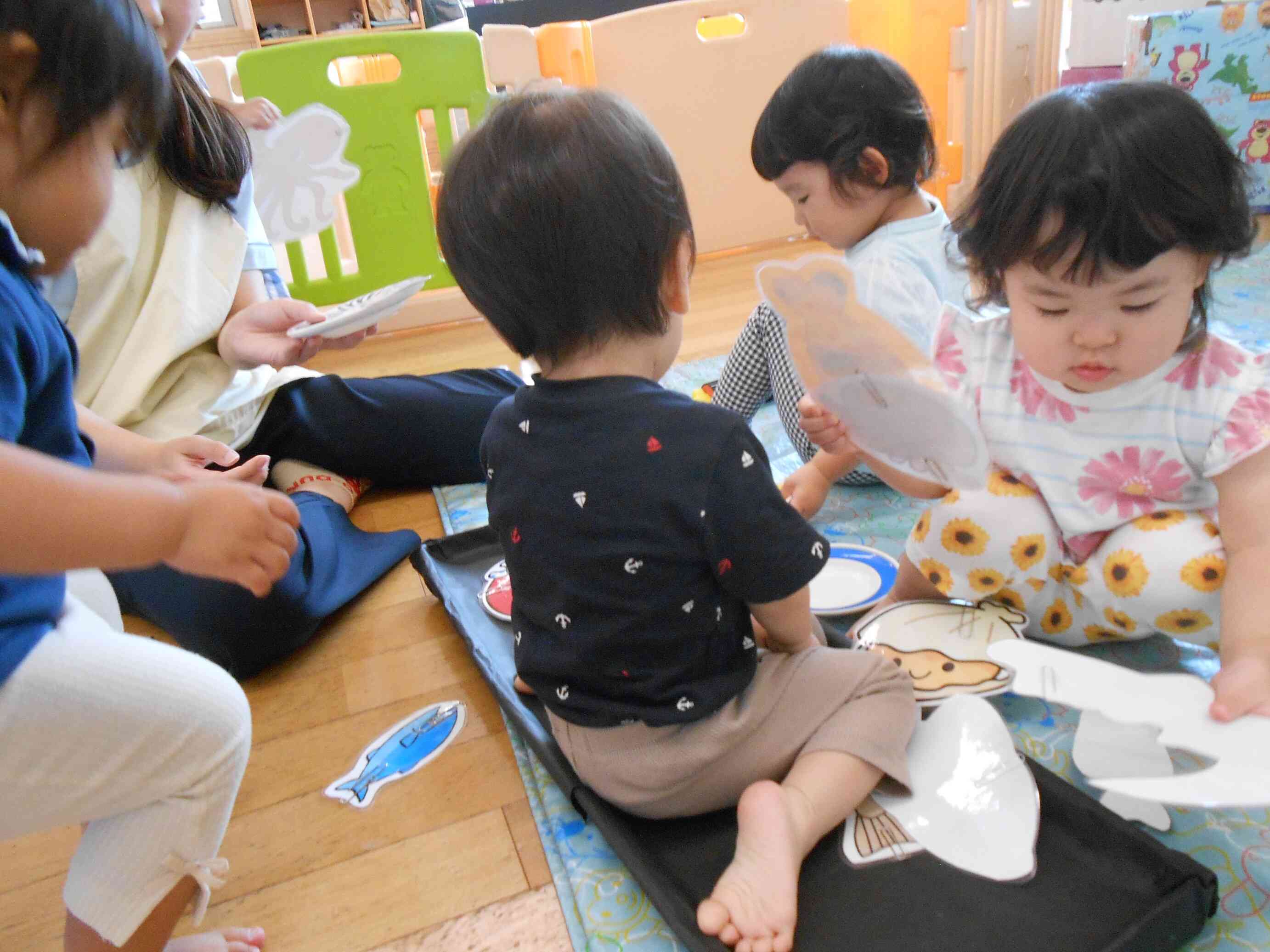 何故か入りたくなったようです！鉄板（見立て）の上だよ…熱くないかい⁇