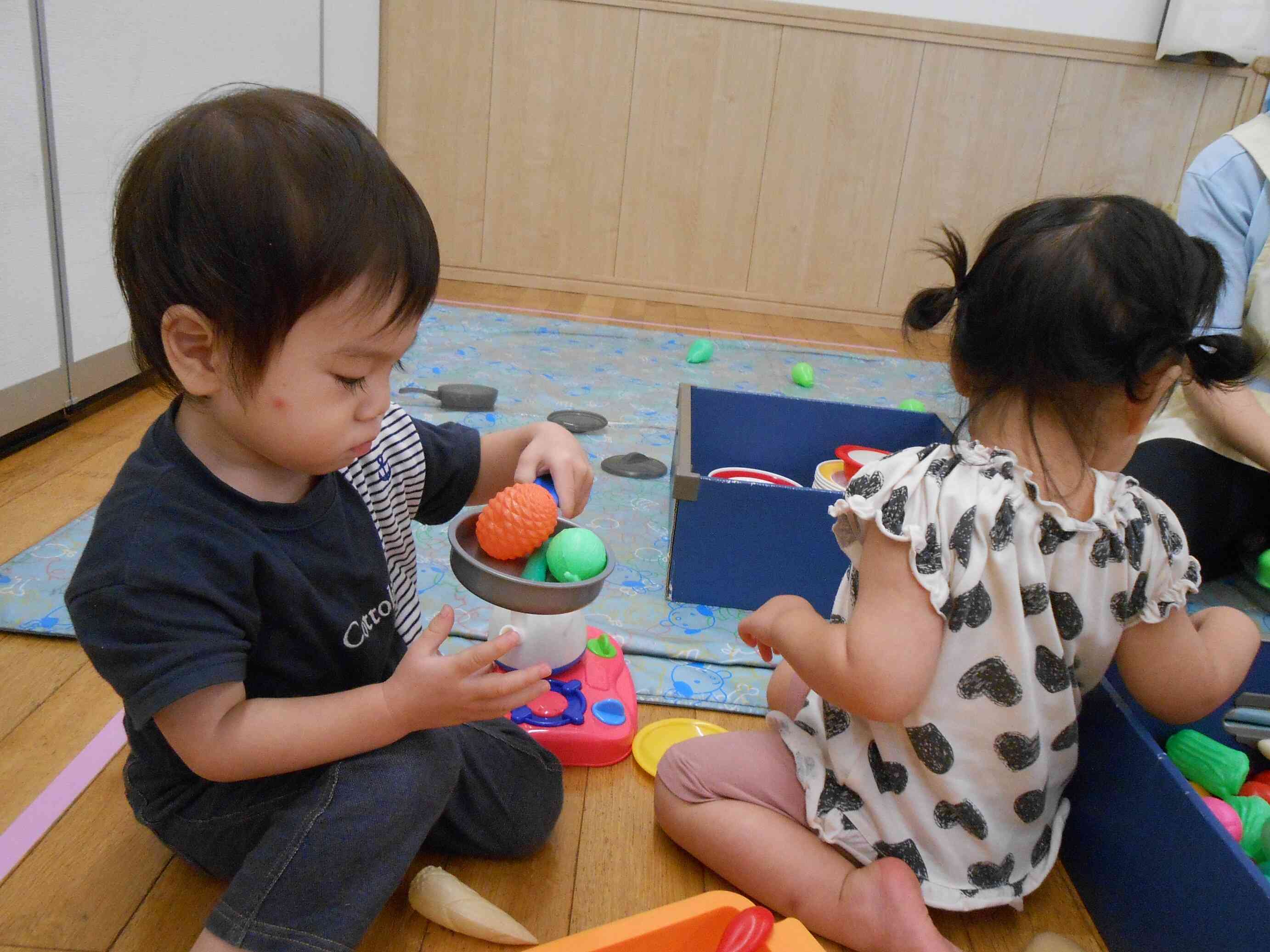 お部屋で、ままごとも大好きです
