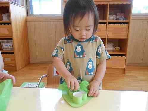 立ち上がって集中してます