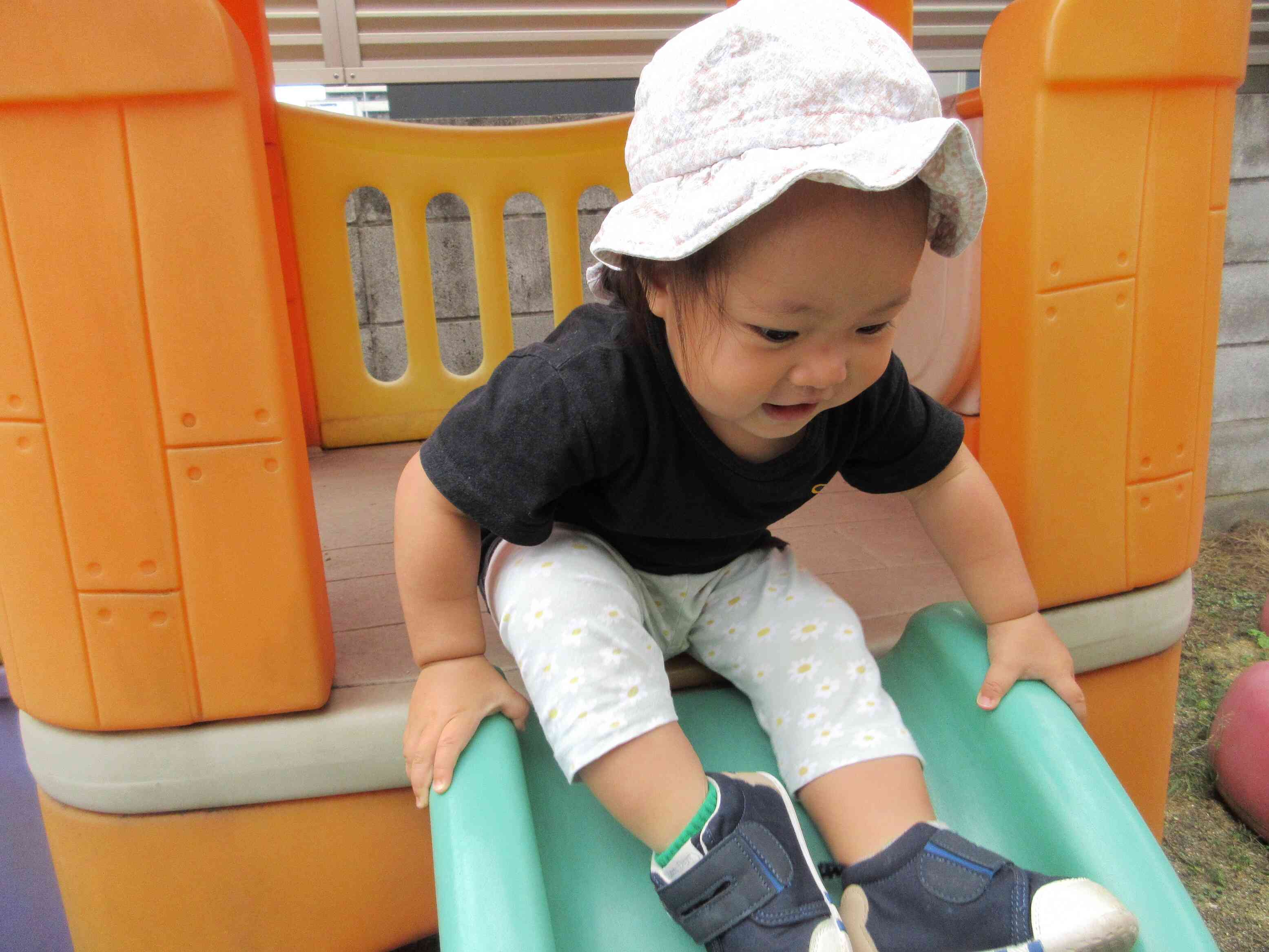 滑り台にも挑戦！！