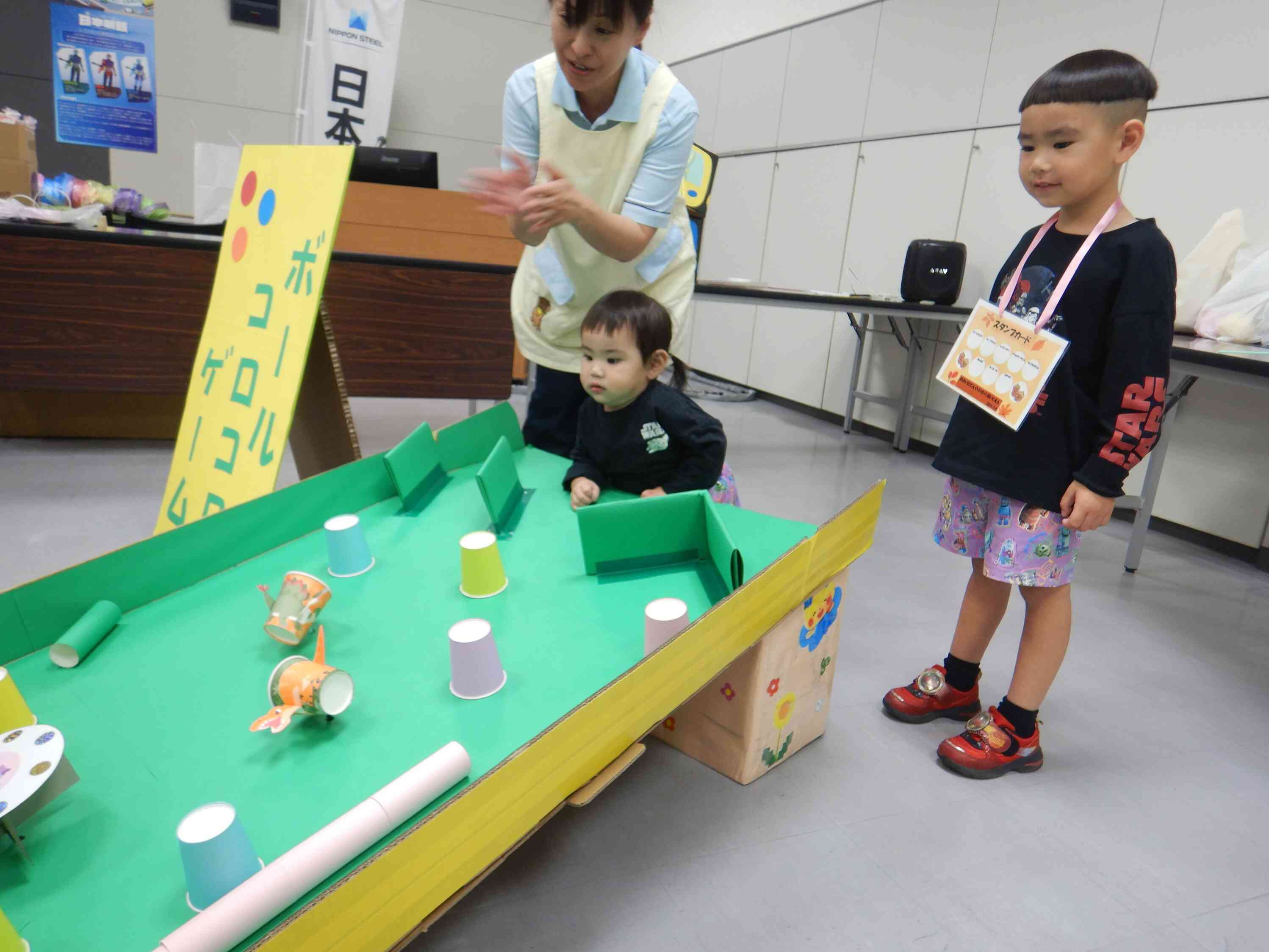 うまく下まで転がって行くかな？