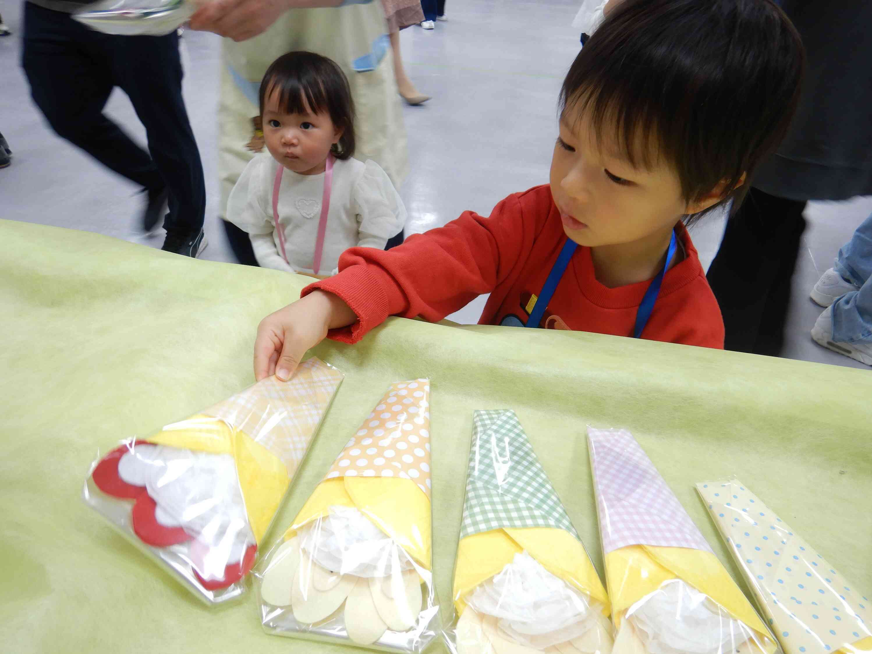 「ぼく、イチゴのクレープにする！」