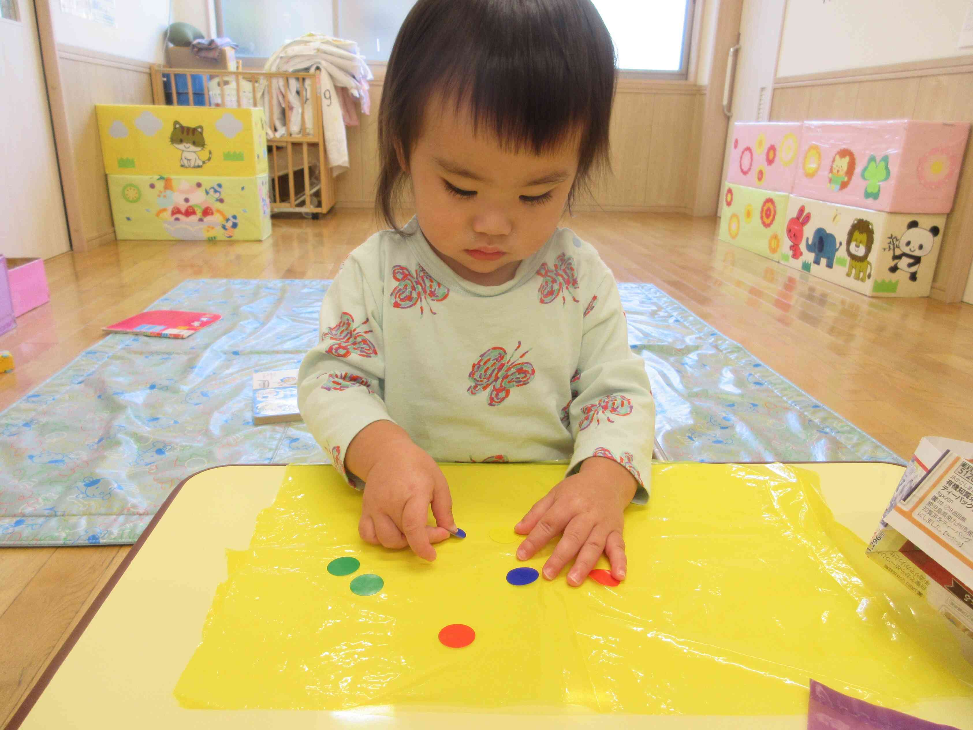 『私は、カラフルにいっぱい貼ろう！』