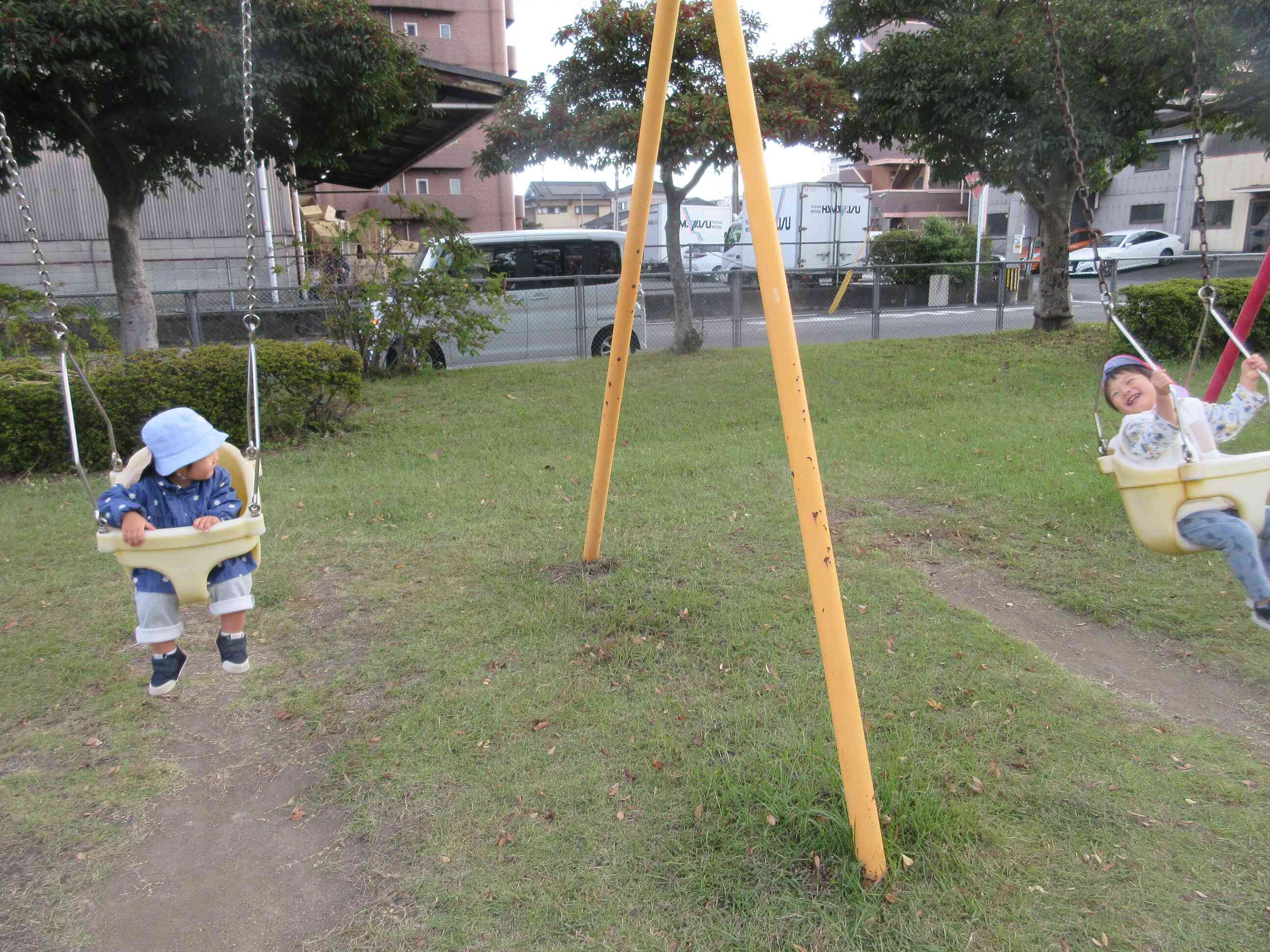 ブランコにも乗れました。にいにと一緒で嬉しいね♪