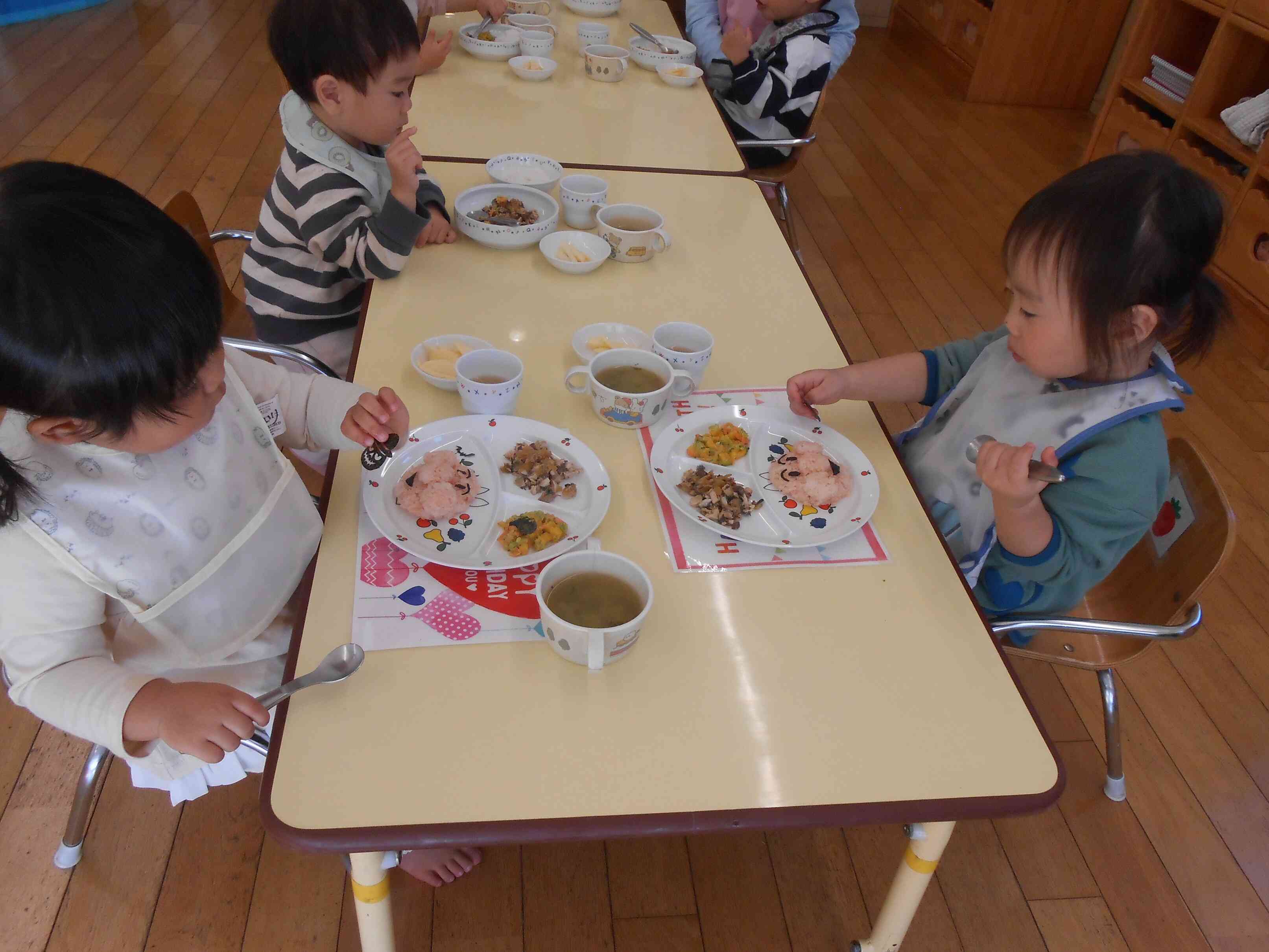 お誕生プレートはアンパンマン！もったいなくてお顔なかなか食べられなかったね。