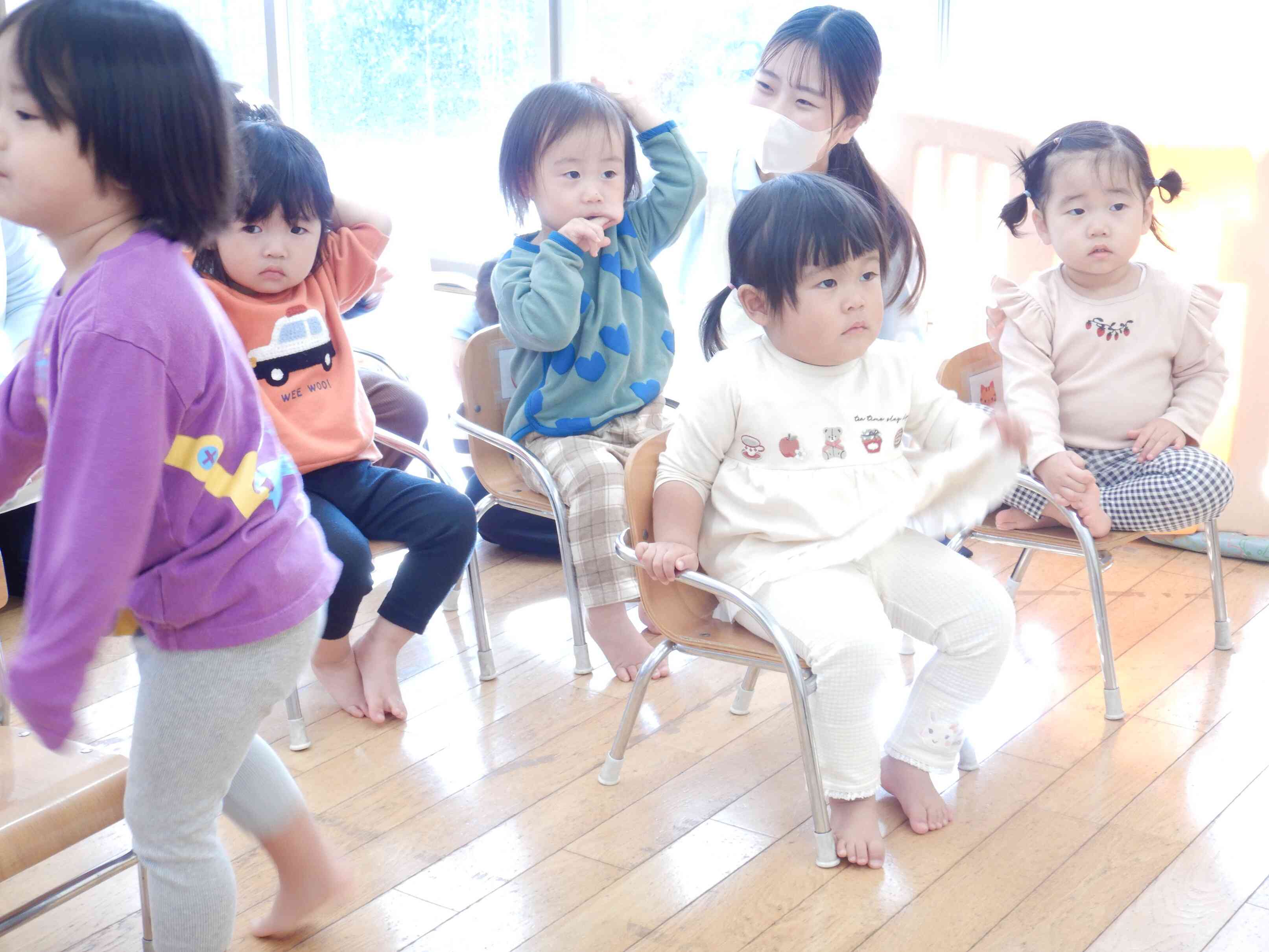 お名前呼ばれて、「は～い」11月の誕生児さんです！