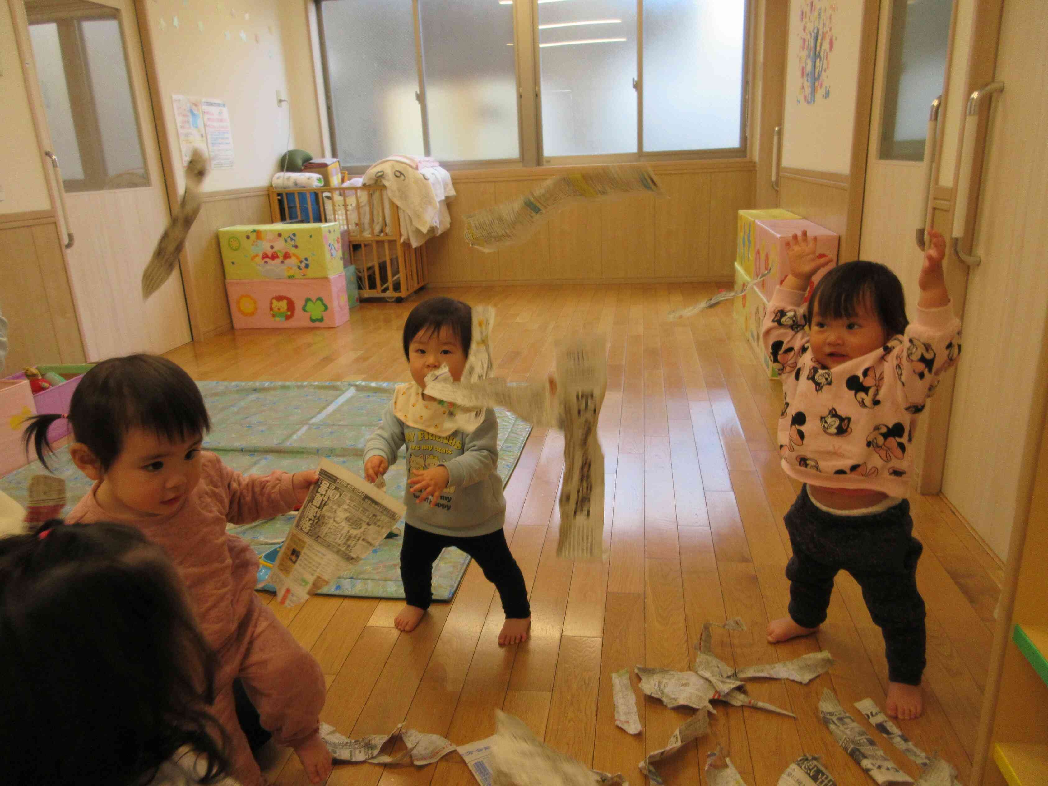 新聞紙を使ってどうやって遊ぶ？