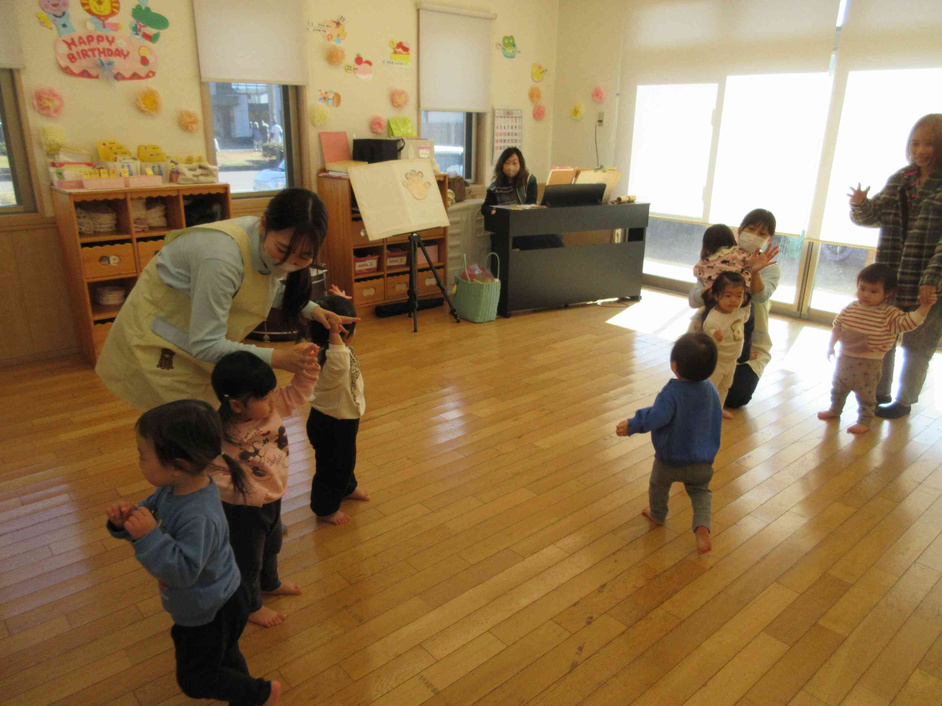 キラキラキラ☆音に合わせて動きます♪