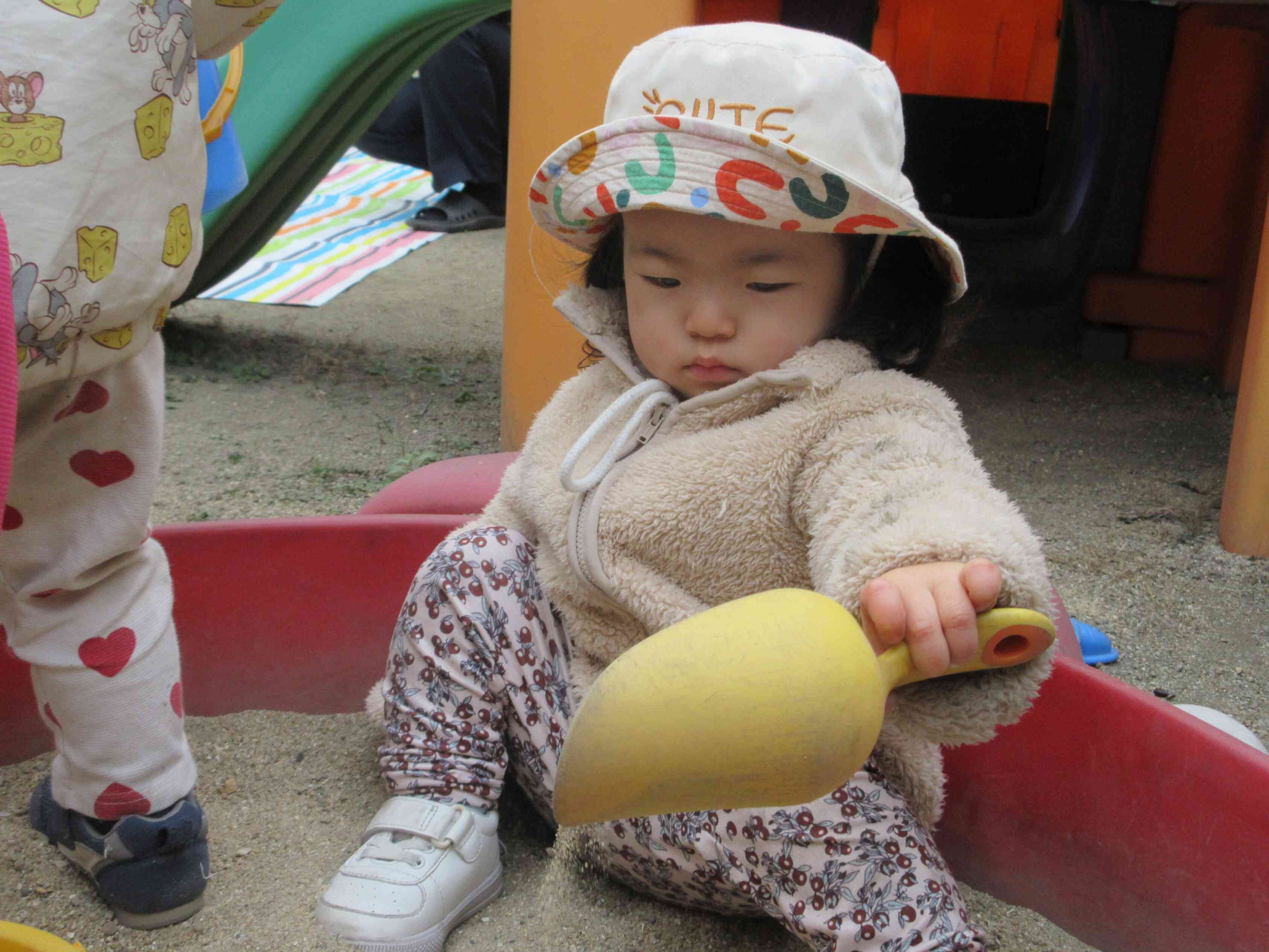 『砂遊びだ～いすき♡』