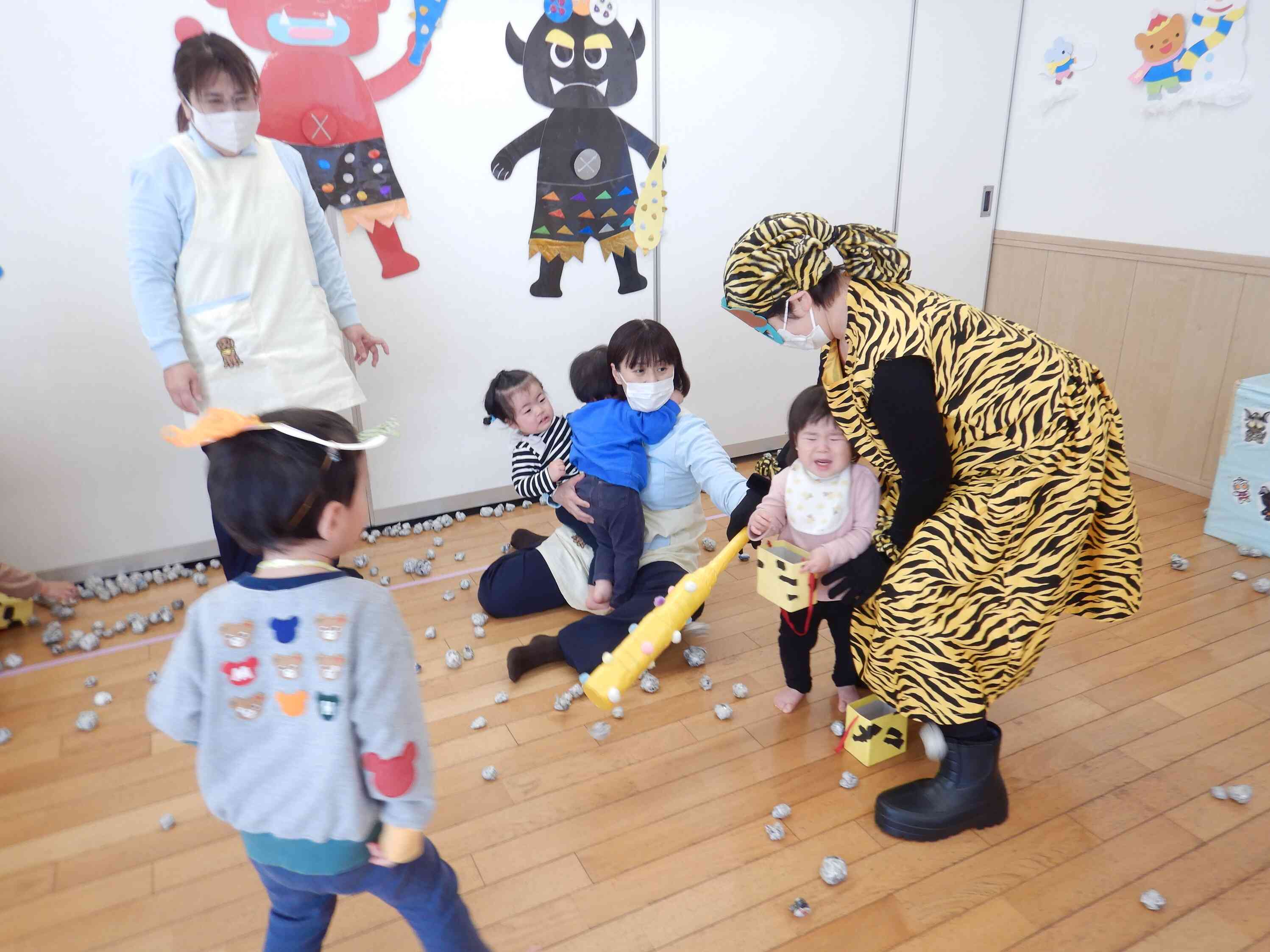 「鬼さん、近くに来ないで‼」と嫌がっていました。