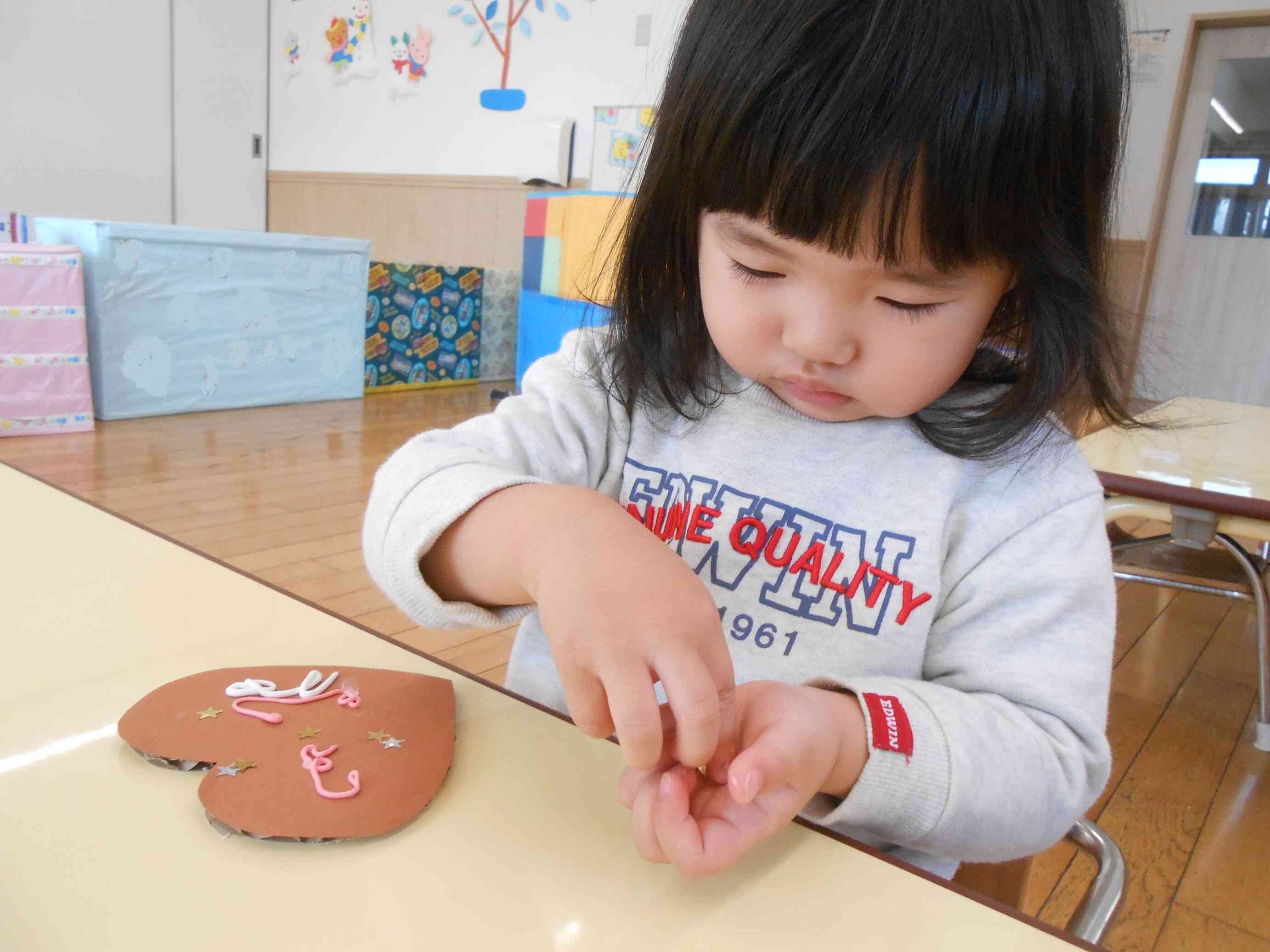 指先を使って…