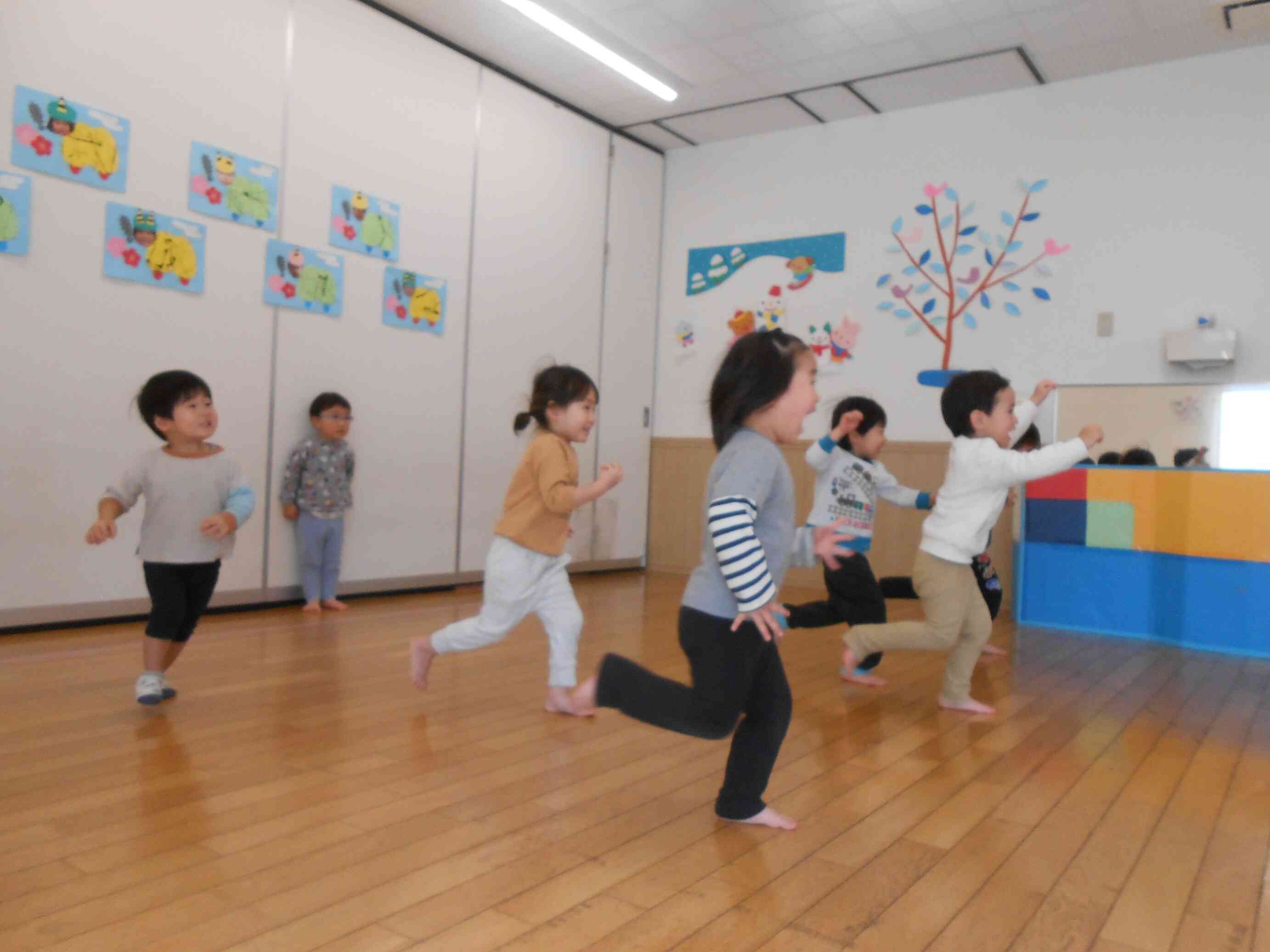 ふれあいあそびの曲で走ります！