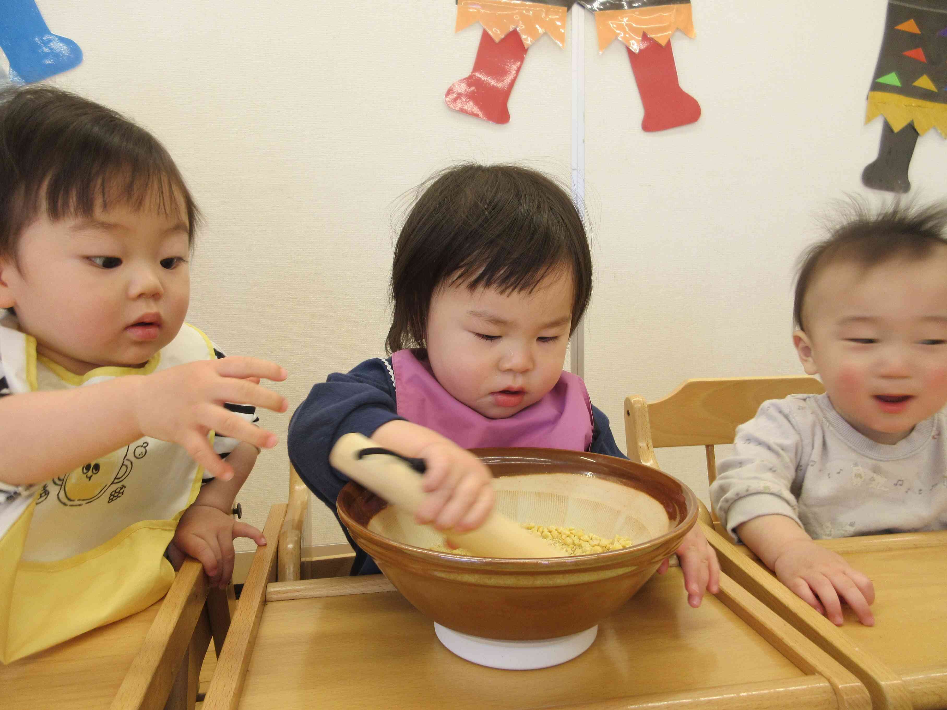 今月の食育はきなこ作りです♪