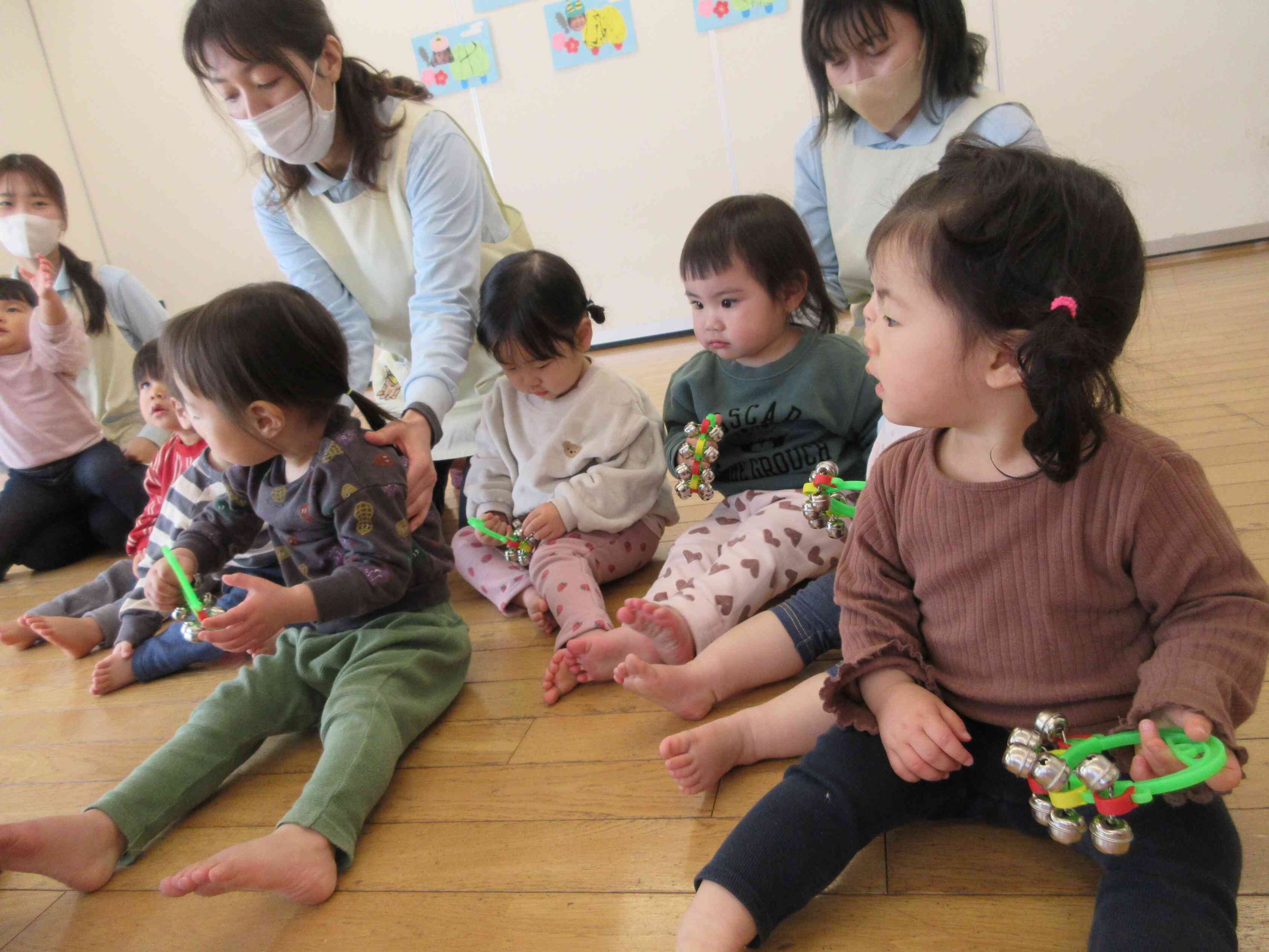 音に合わせて鈴を鳴らすの楽しいね～♫