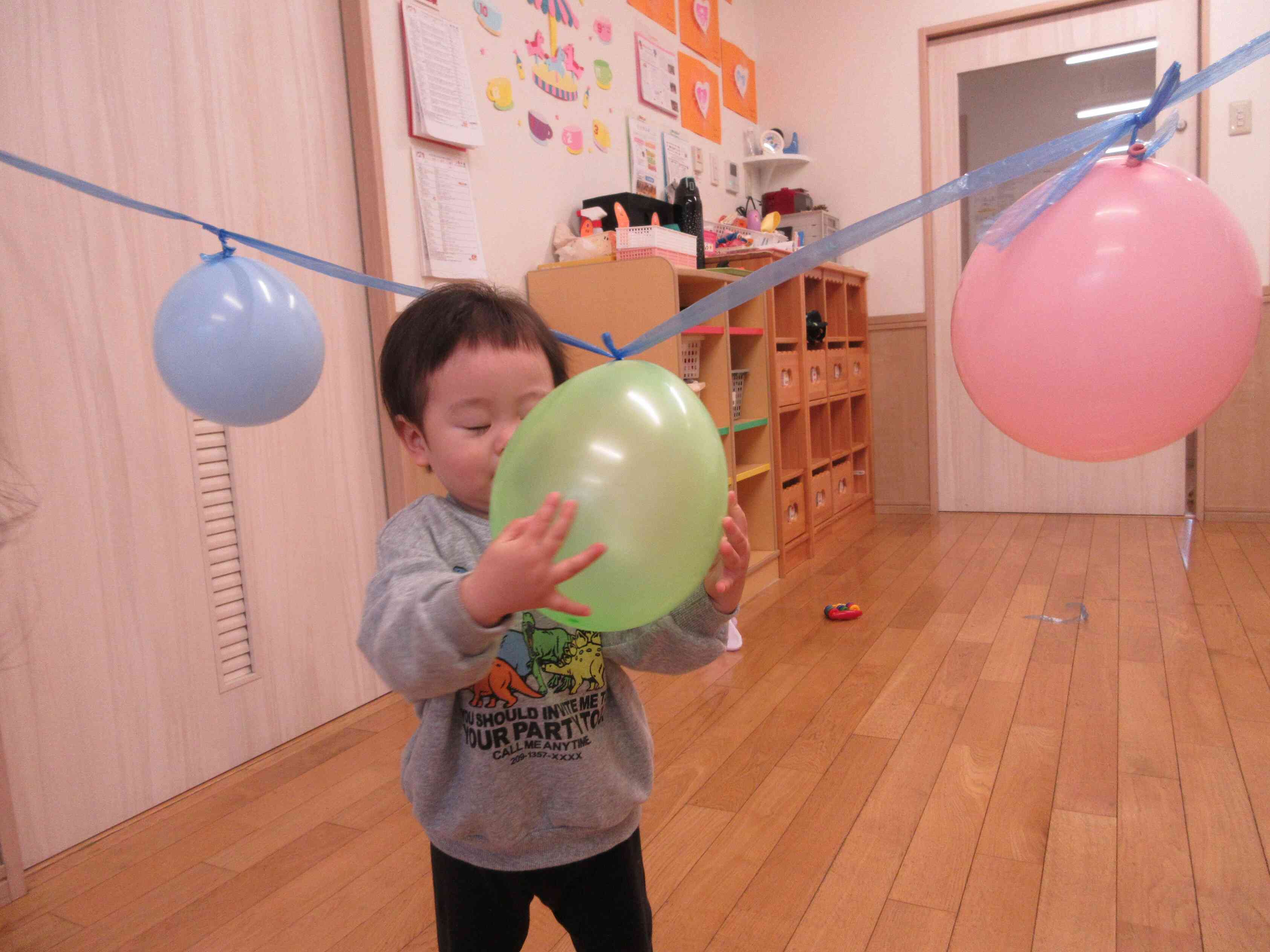 『僕は風船に”チュー♡”』