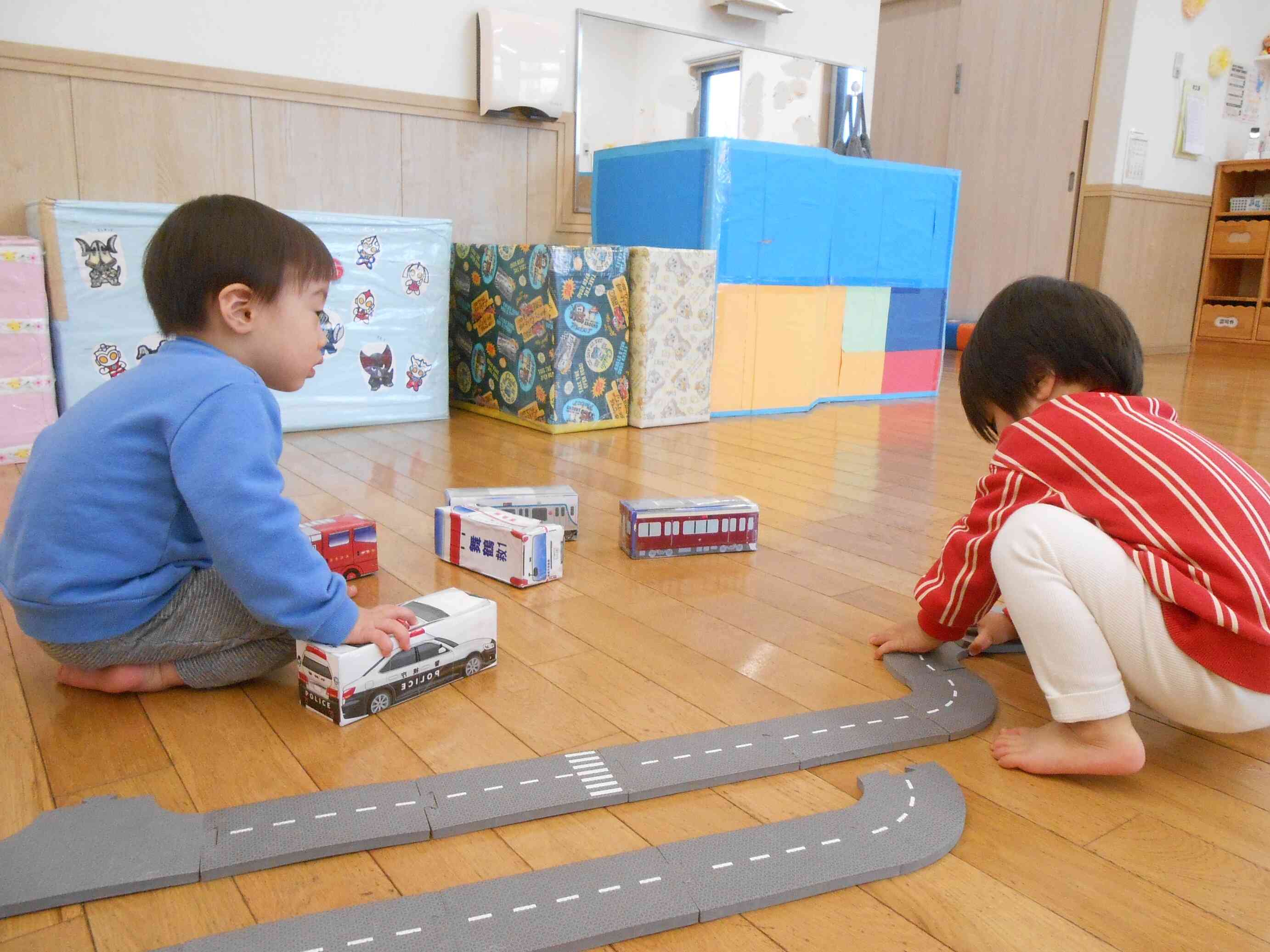 乗り物あそび。道路も繋げられます