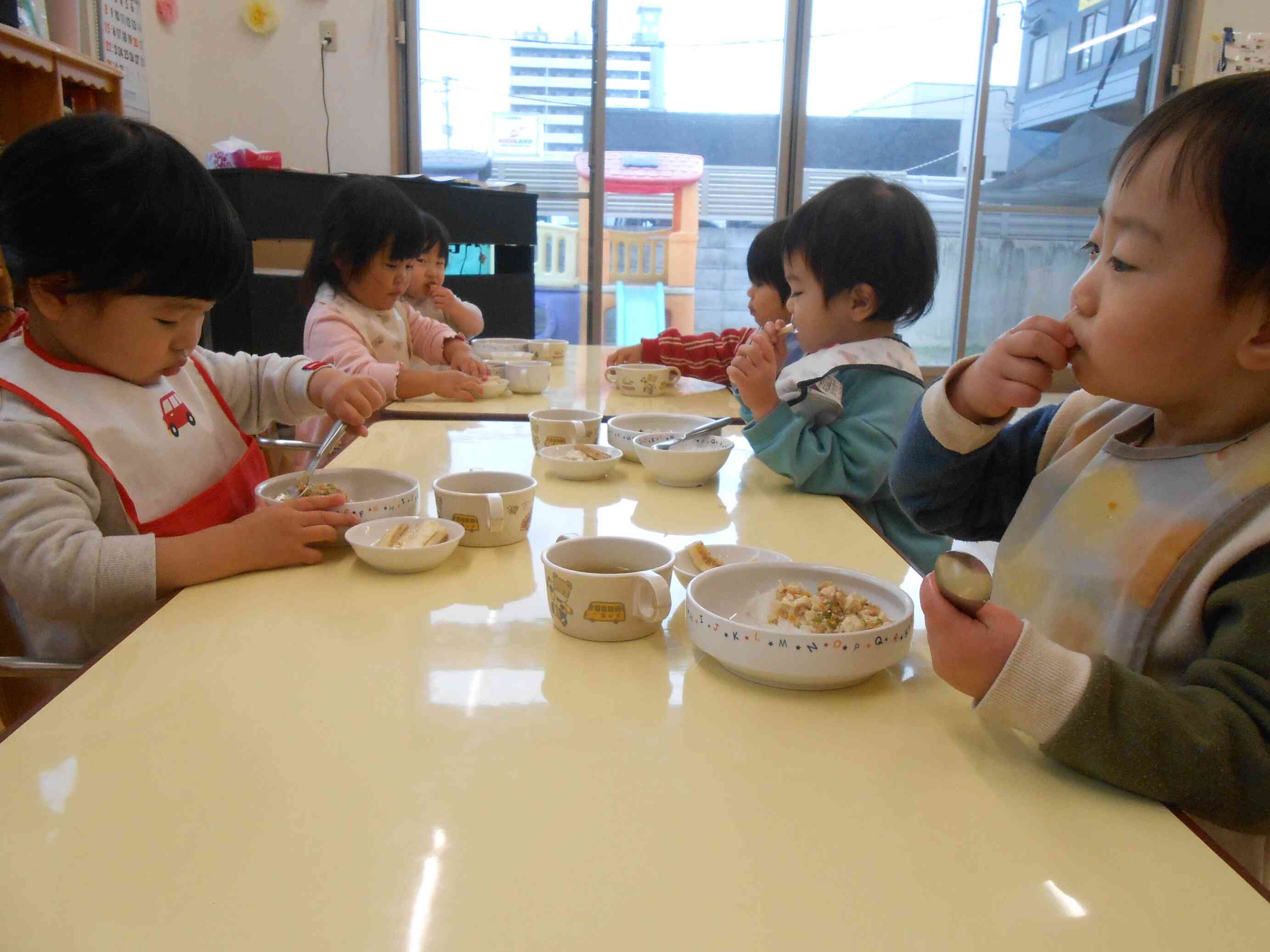 給食おいしいな♡
